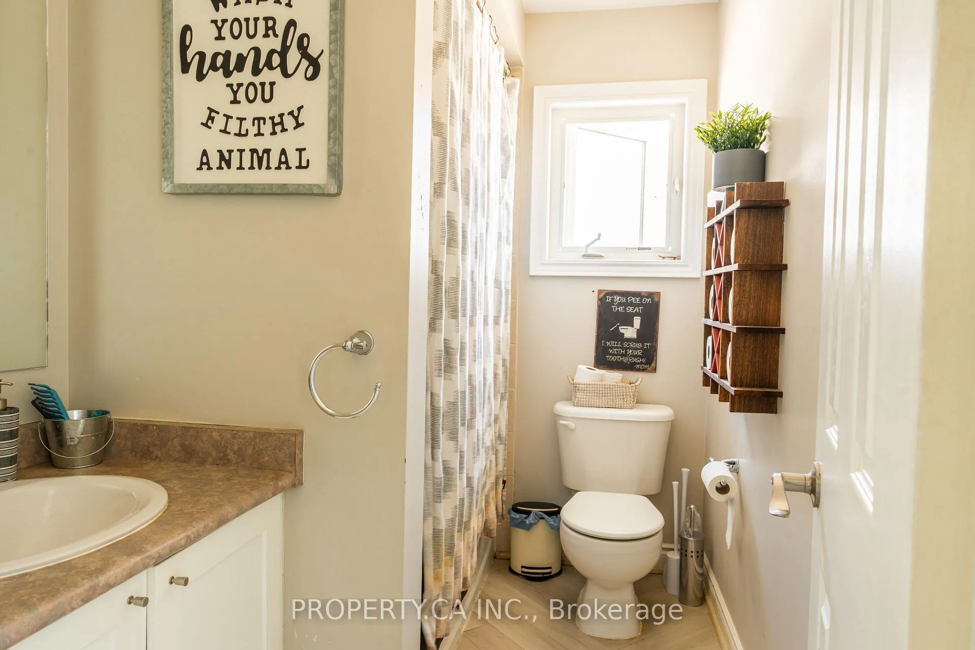Photo 25 of 16 Connaught Lane, Barrie, Innis-Shore — HOMEH