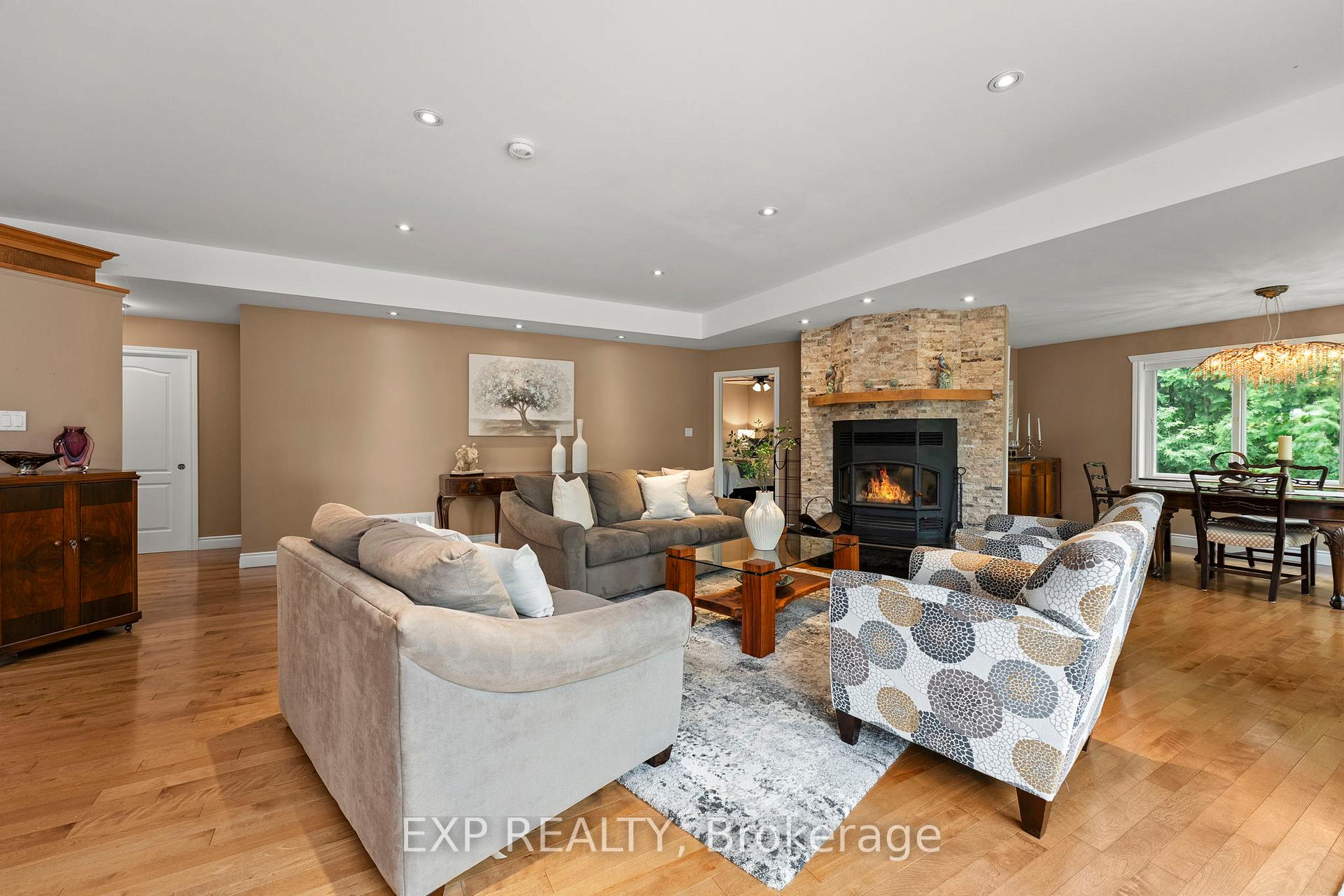 Photo 8 of 55 Westwind Circle, Georgina, Historic Lakeshore Communities — HOMEH