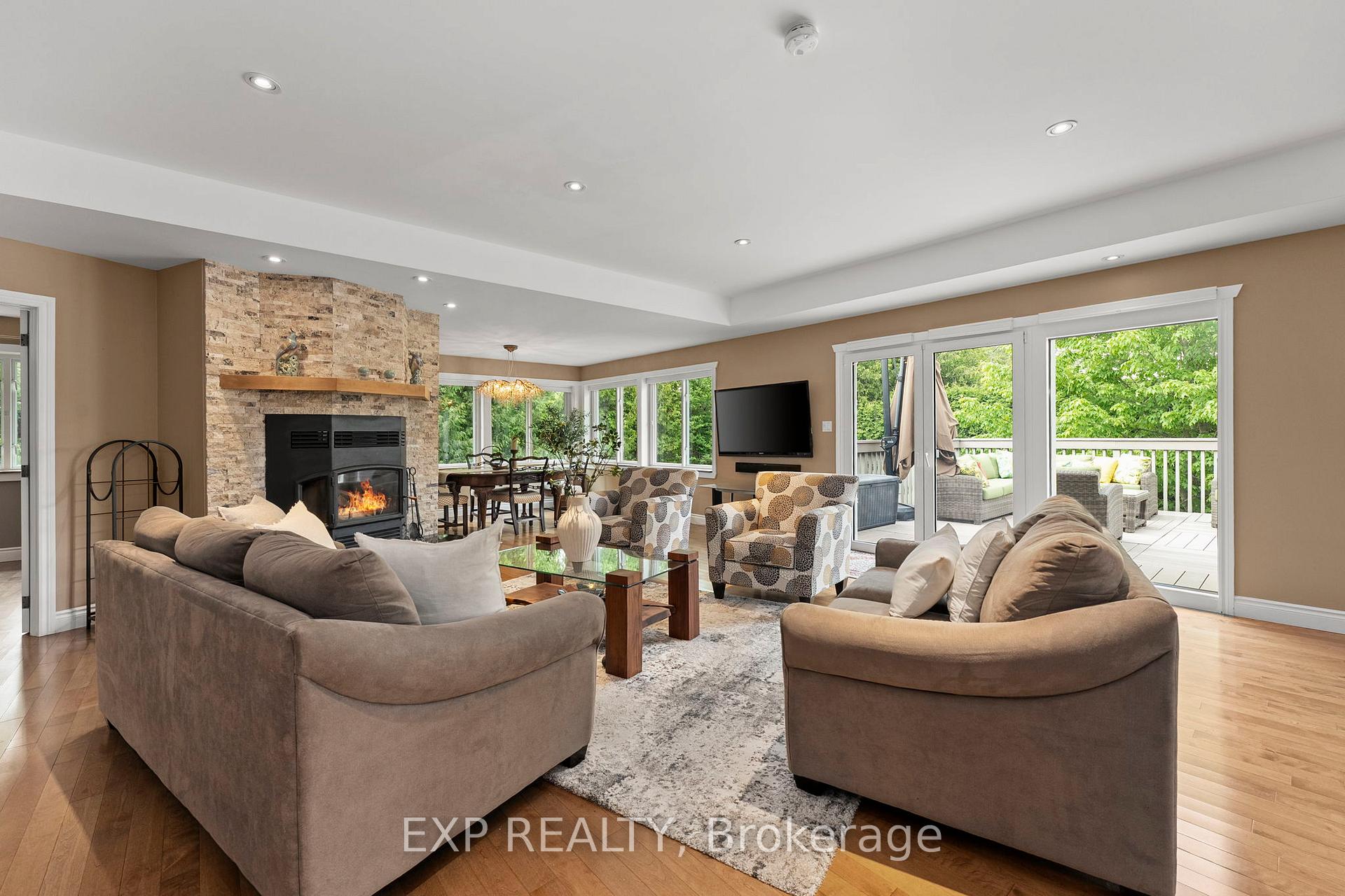 Photo 9 of 55 Westwind Circle, Georgina, Historic Lakeshore Communities — HOMEH