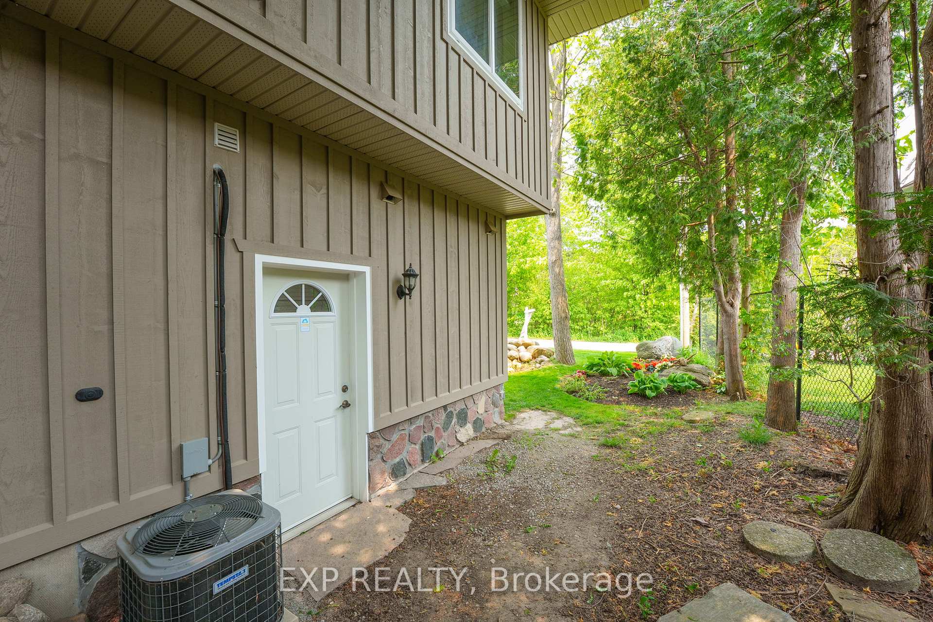 Photo 32 of 55 Westwind Circle, Georgina, Historic Lakeshore Communities — HOMEH