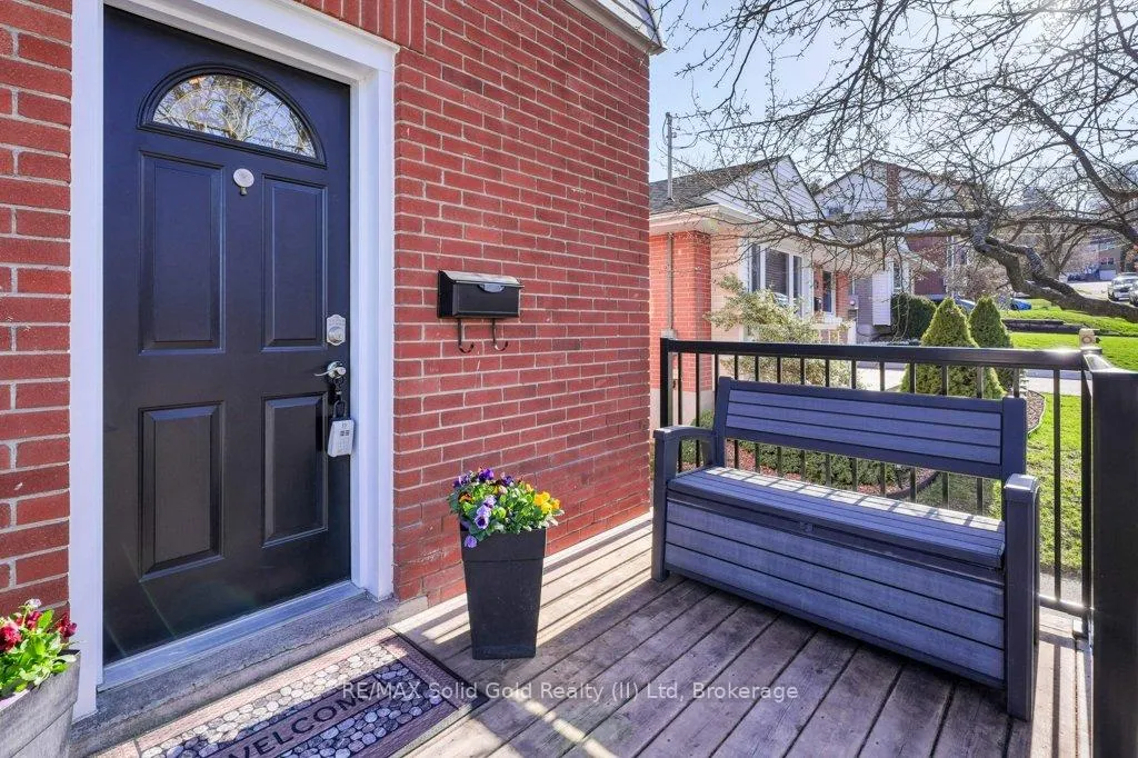 Photo 4 of 47 2nd Avenue, Cambridge — HOMEH
