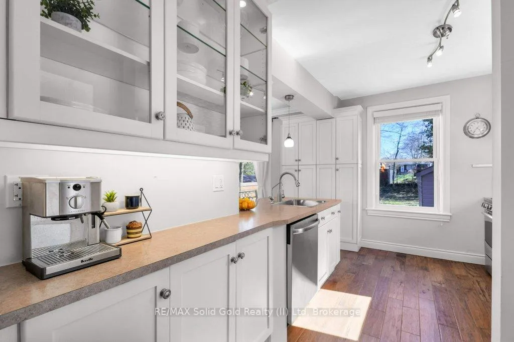 Photo 9 of 47 2nd Avenue, Cambridge — HOMEH