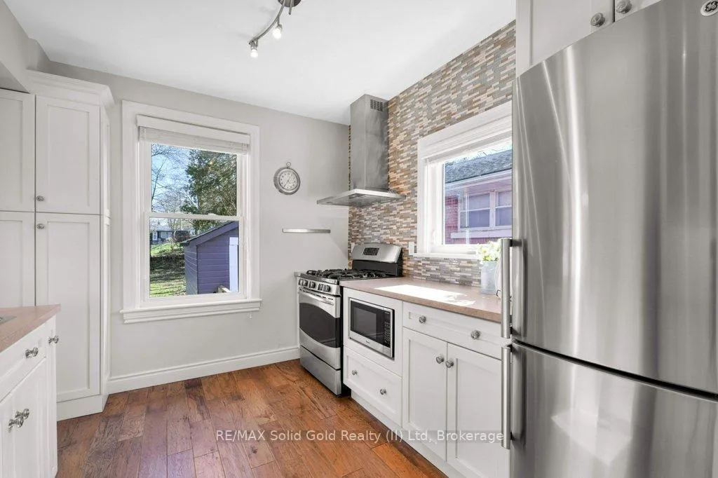 Photo 10 of 47 2nd Avenue, Cambridge — HOMEH