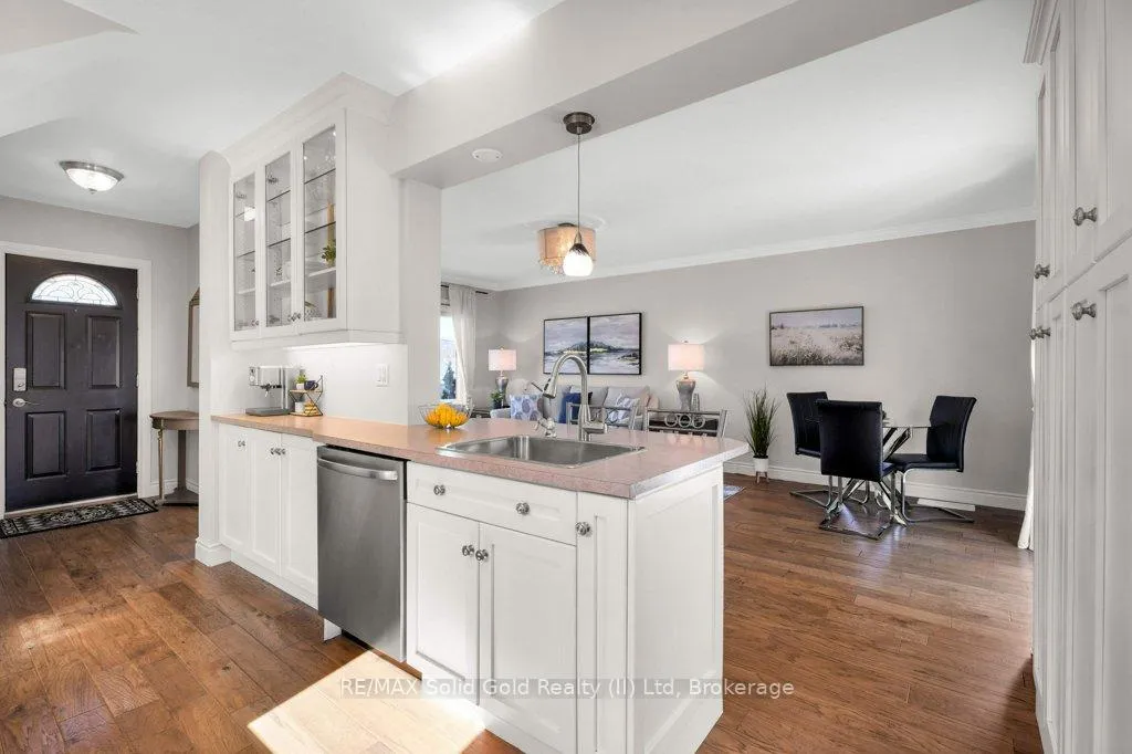 Photo 11 of 47 2nd Avenue, Cambridge — HOMEH