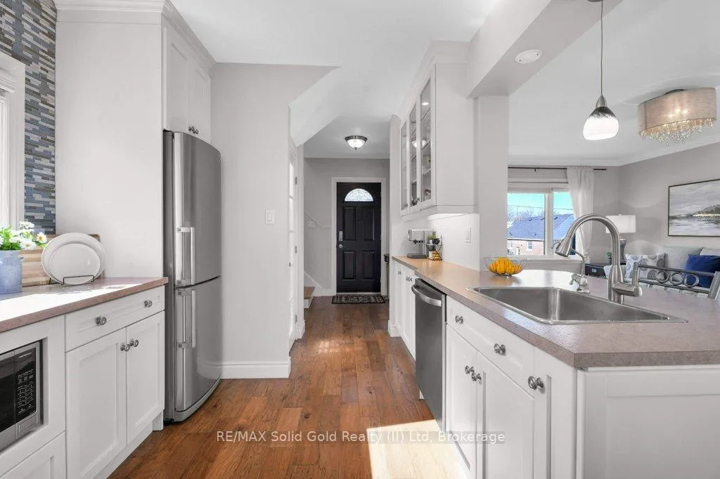 Photo 15 of 47 2nd Avenue, Cambridge — HOMEH