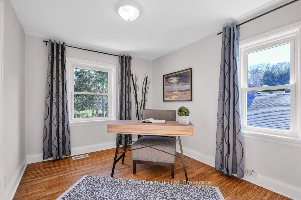 Photo 25 of 47 2nd Avenue, Cambridge — HOMEH