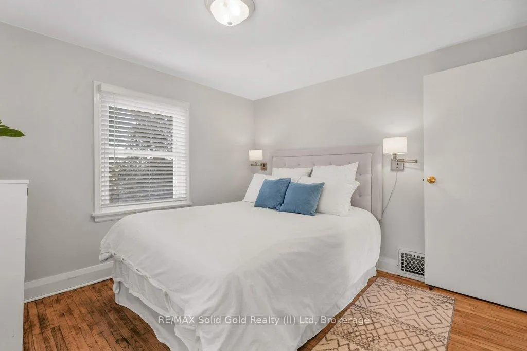 Photo 32 of 47 2nd Avenue, Cambridge — HOMEH