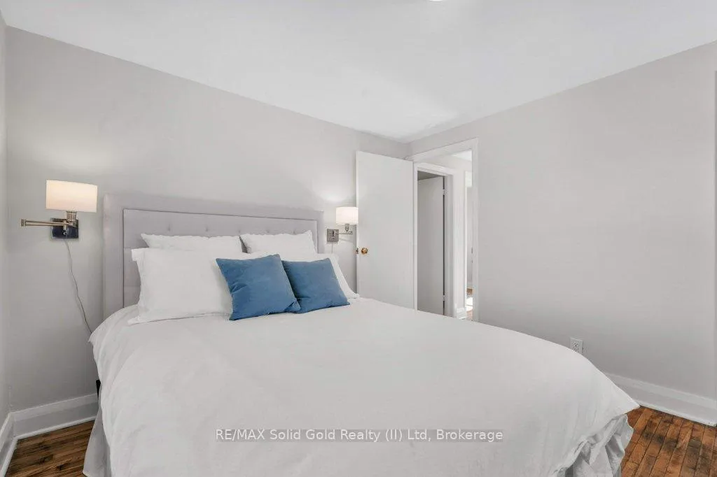 Photo 33 of 47 2nd Avenue, Cambridge — HOMEH