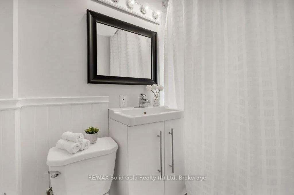 Photo 35 of 47 2nd Avenue, Cambridge — HOMEH