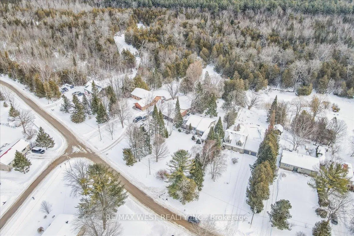 Photo 2 of 71 Pinecrest Road, Georgina, Pefferlaw — HOMEH