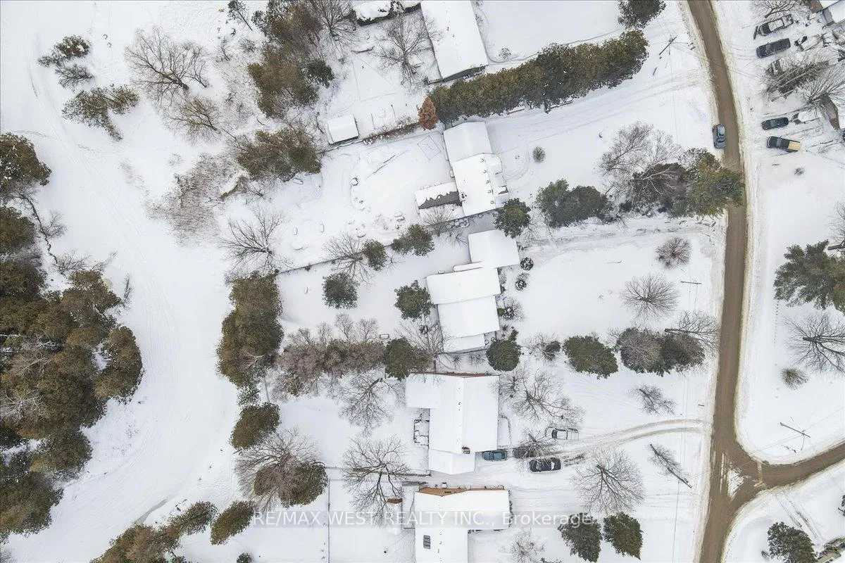 Photo 3 of 71 Pinecrest Road, Georgina, Pefferlaw — HOMEH