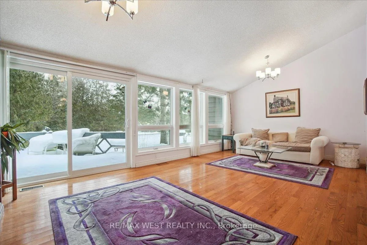 Photo 4 of 71 Pinecrest Road, Georgina, Pefferlaw — HOMEH