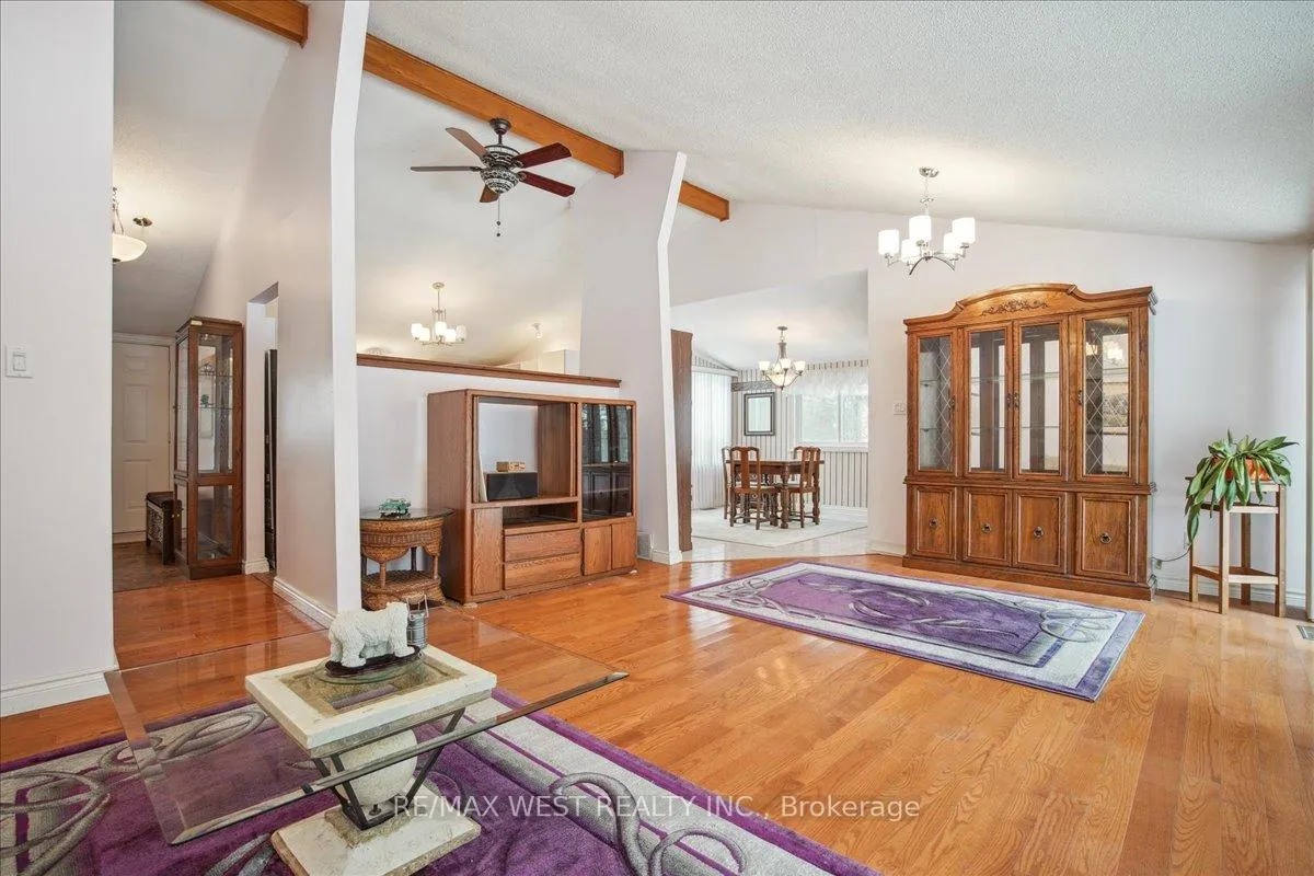 Photo 5 of 71 Pinecrest Road, Georgina, Pefferlaw — HOMEH