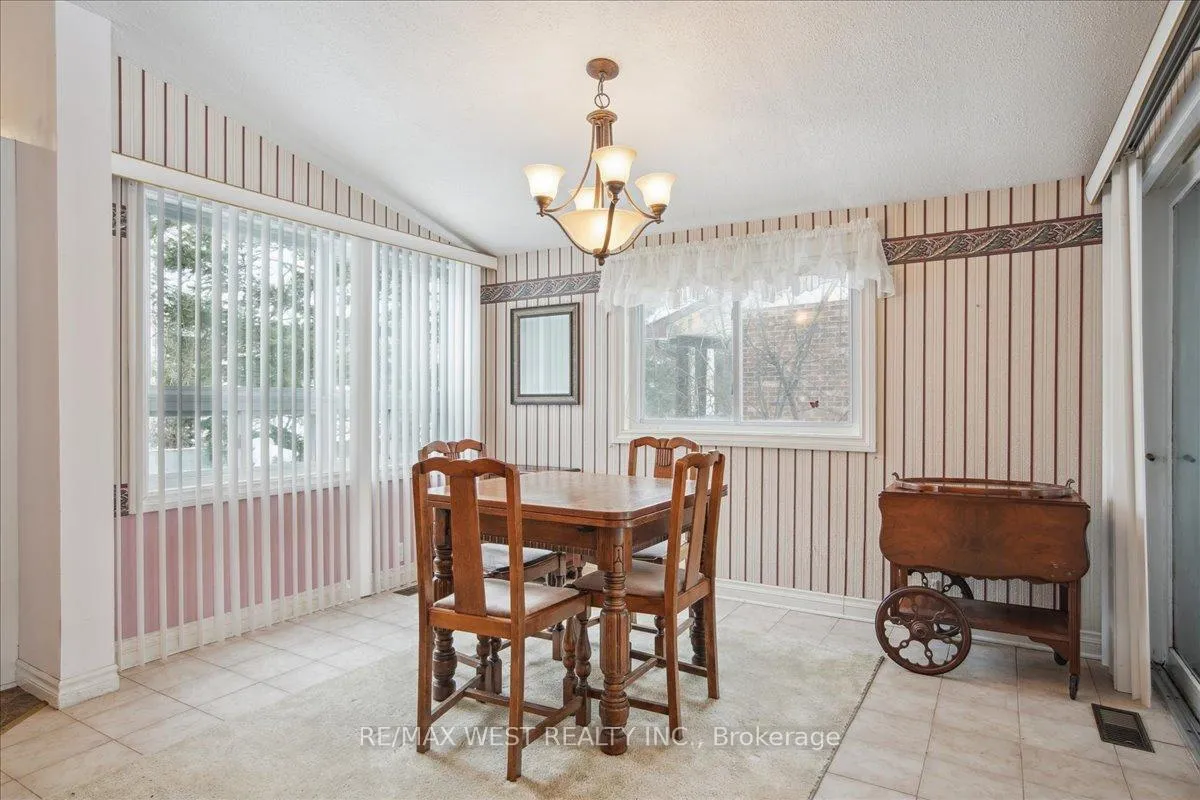 Photo 6 of 71 Pinecrest Road, Georgina, Pefferlaw — HOMEH
