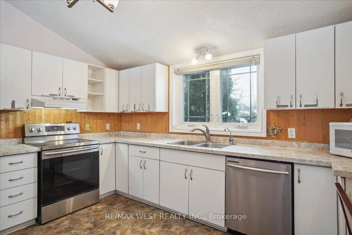 Photo 7 of 71 Pinecrest Road, Georgina, Pefferlaw — HOMEH