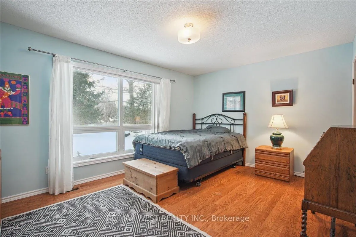 Photo 8 of 71 Pinecrest Road, Georgina, Pefferlaw — HOMEH