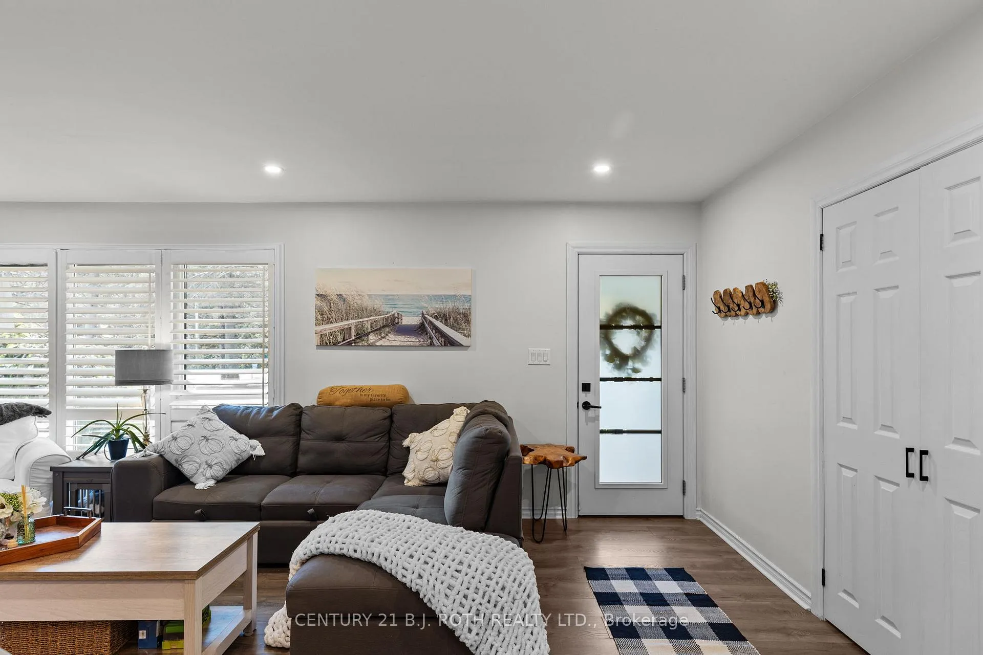 Photo 3 of 1551 Gill Road, Springwater, Midhurst — HOMEH