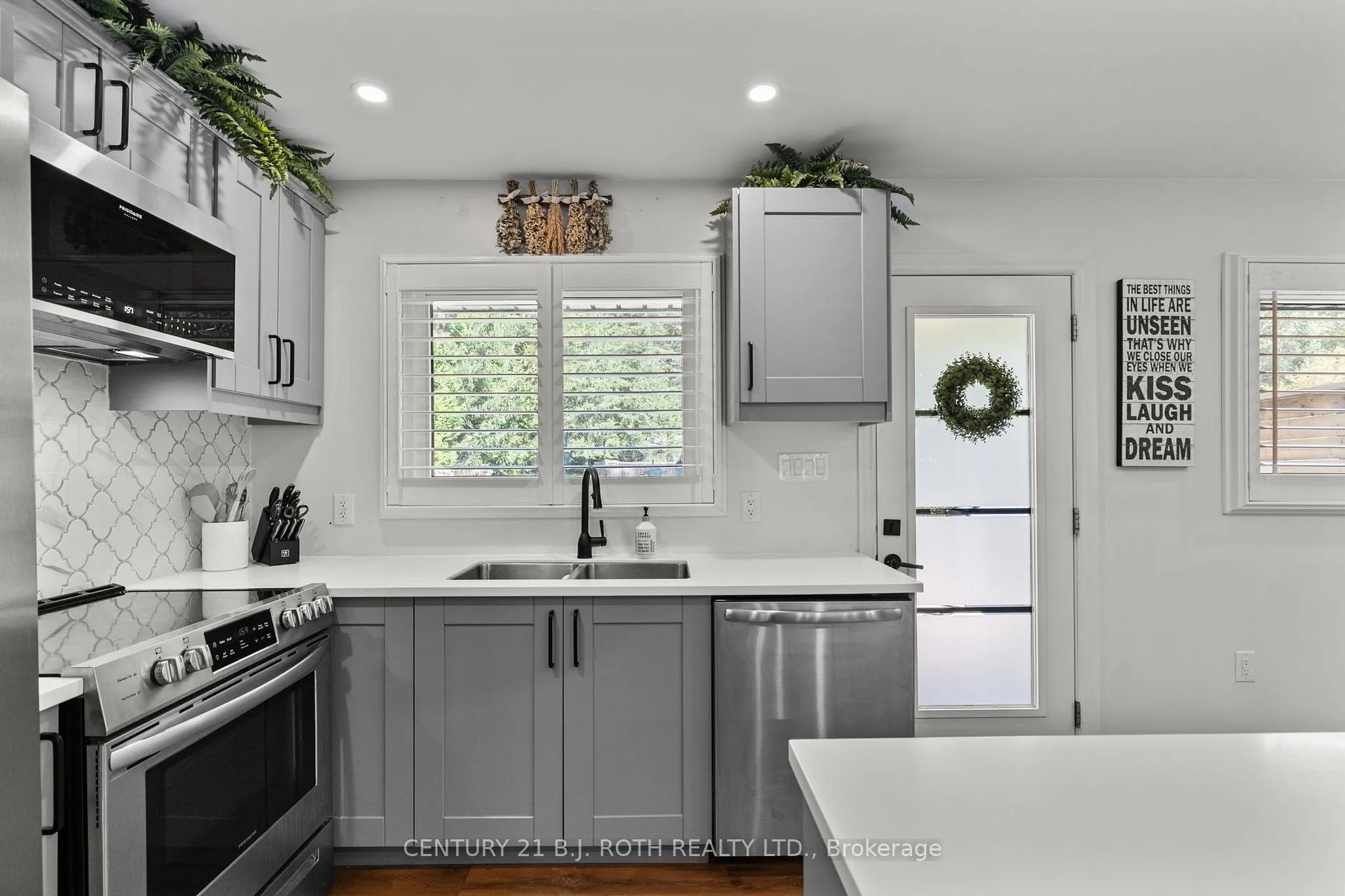 Photo 8 of 1551 Gill Road, Springwater, Midhurst — HOMEH