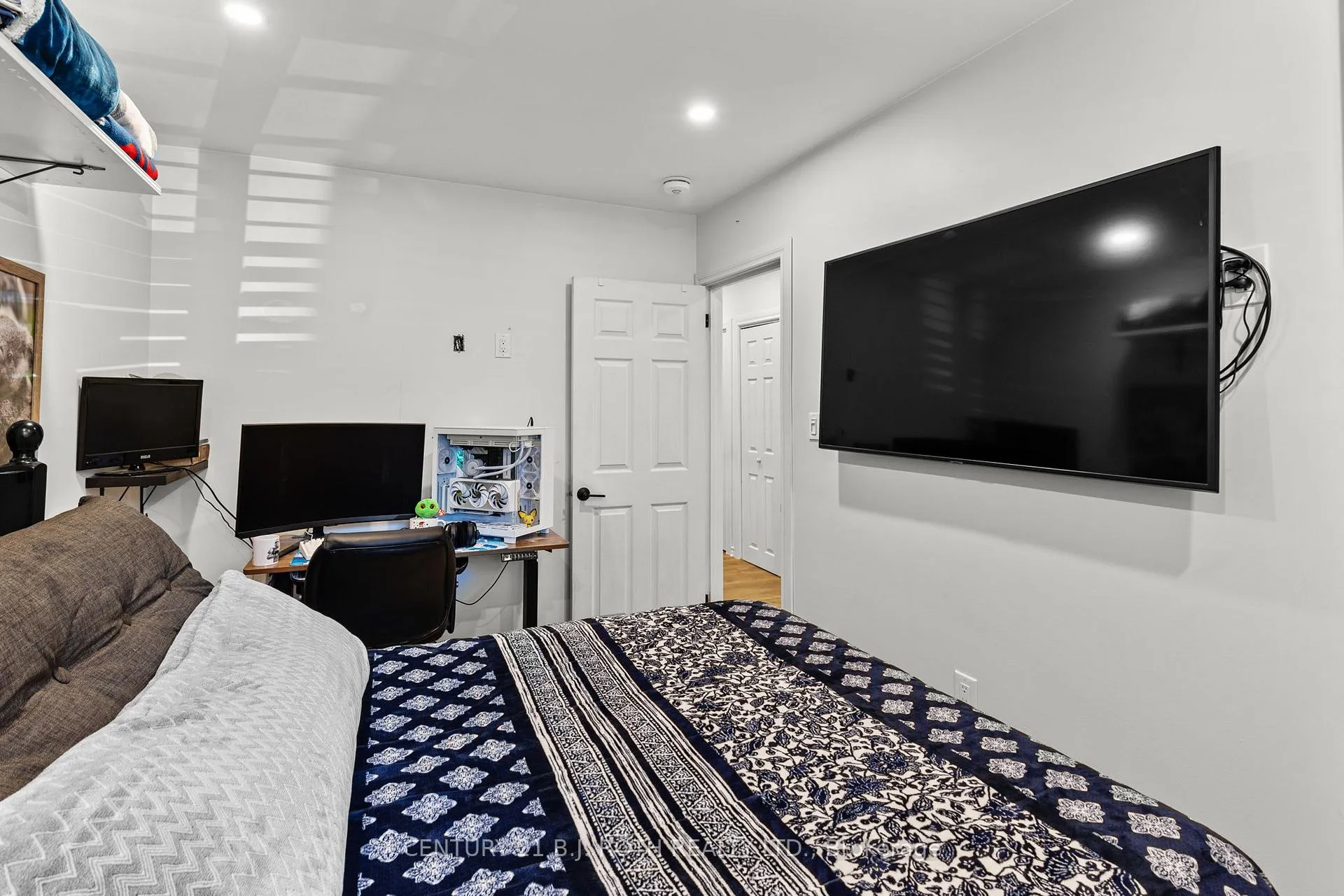 Photo 16 of 1551 Gill Road, Springwater, Midhurst — HOMEH