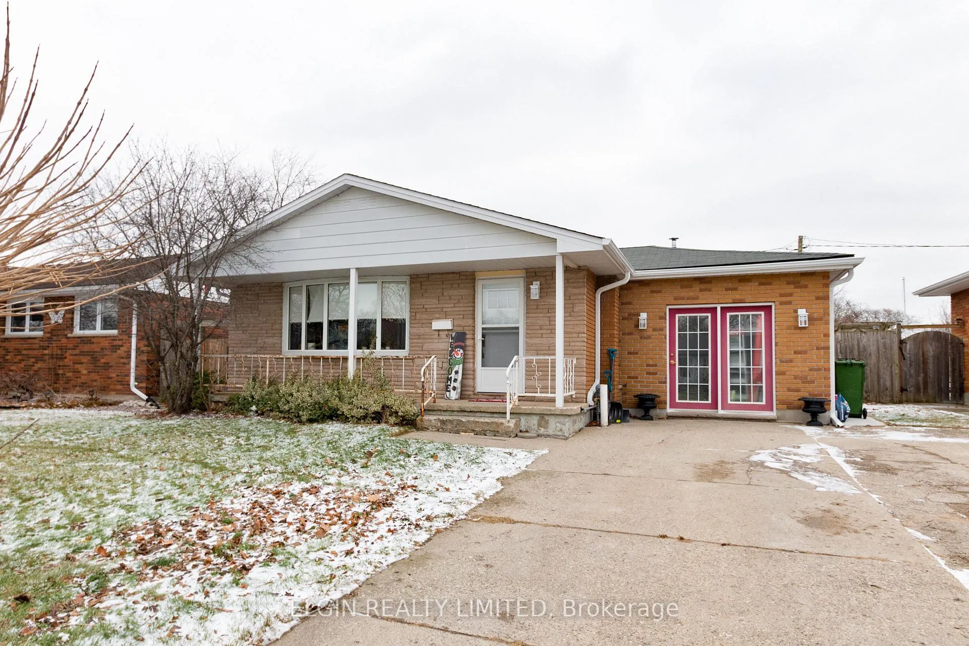 Photo 2 of 6 Dunwich Drive, St. Thomas — HOMEH