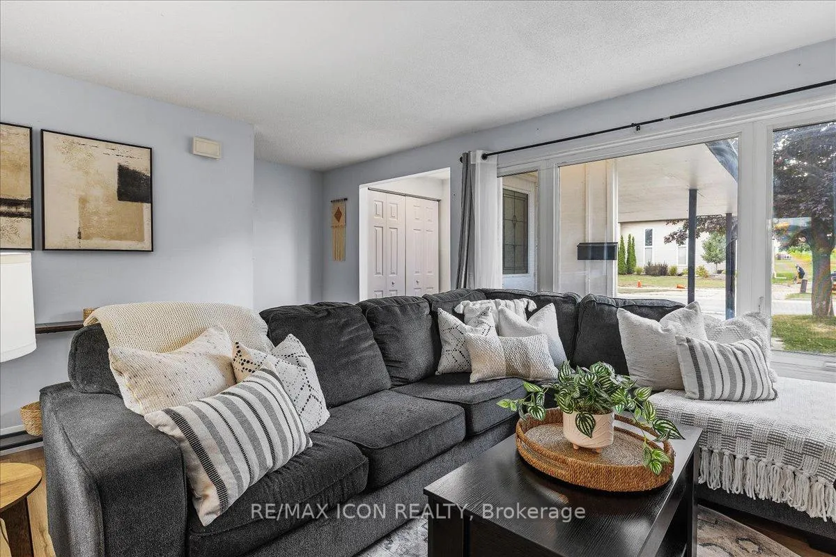 Photo 10 of 331 Preston Parkway, Cambridge — HOMEH