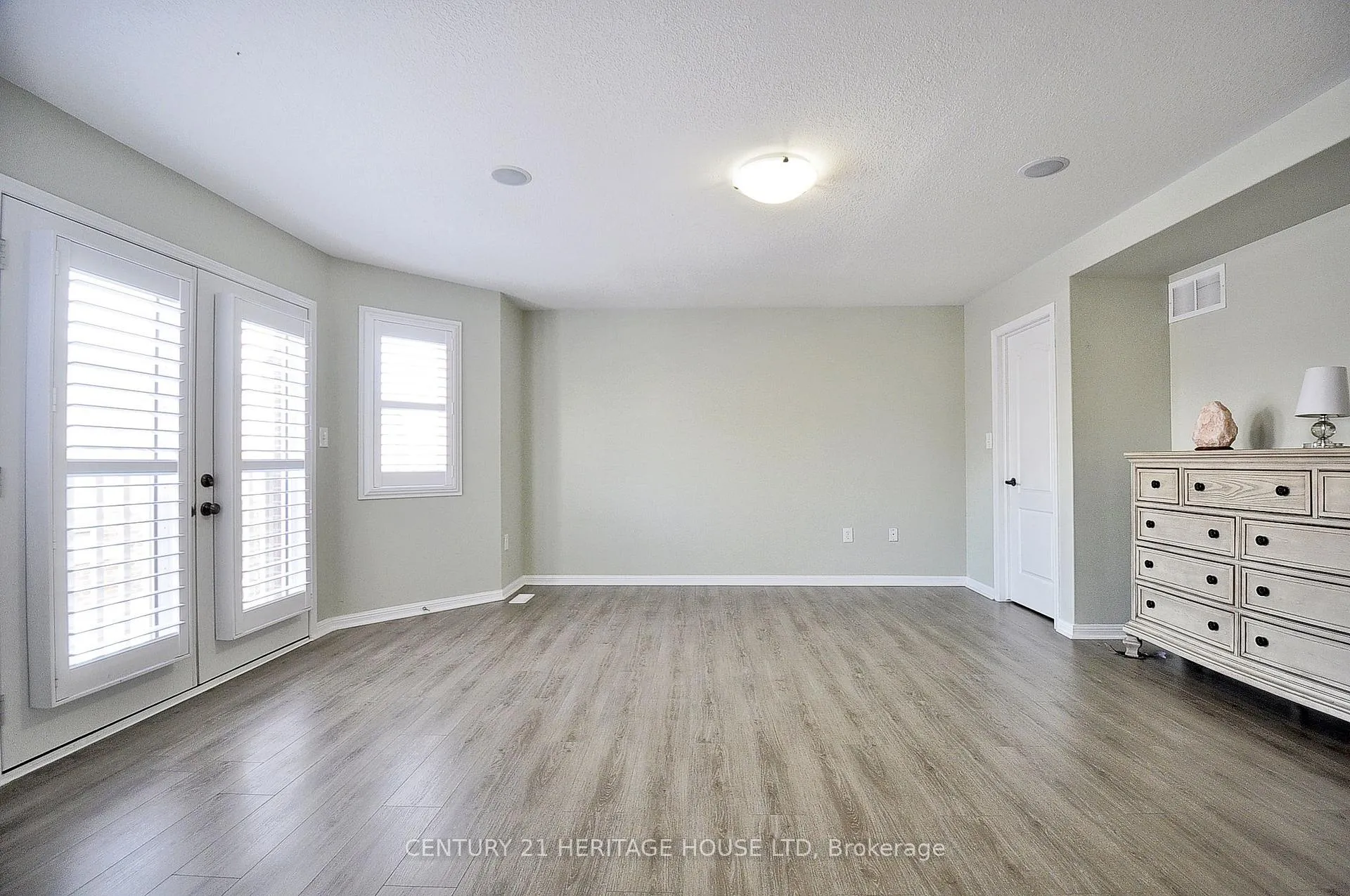 Photo 23 of 56 Henwood Drive S, Cambridge, Silver Heights — HOMEH