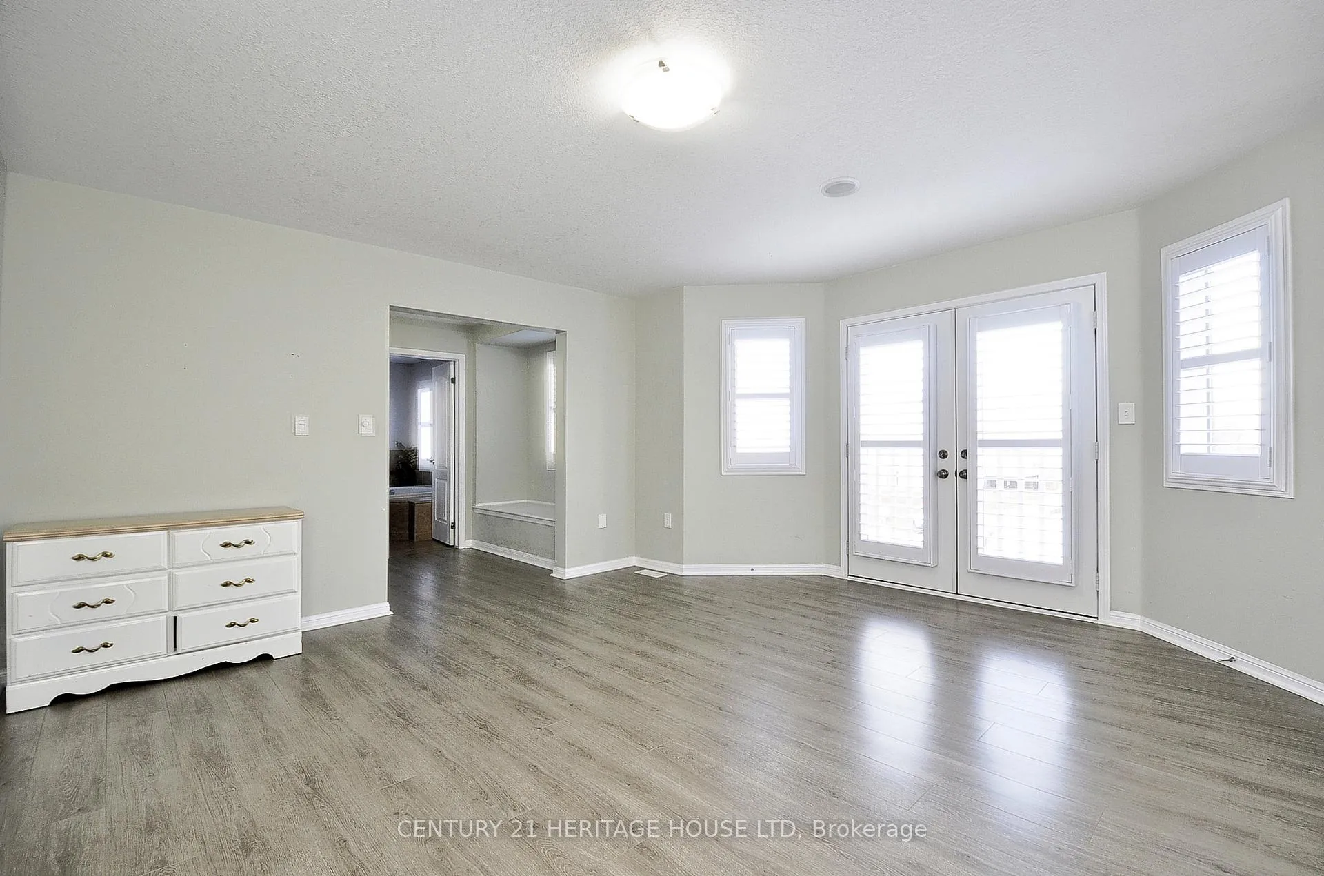 Photo 24 of 56 Henwood Drive S, Cambridge, Silver Heights — HOMEH