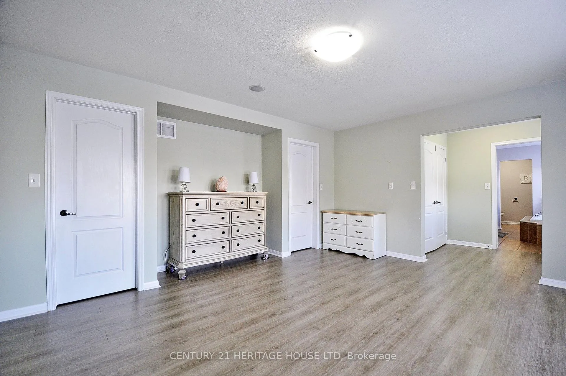 Photo 25 of 56 Henwood Drive S, Cambridge, Silver Heights — HOMEH