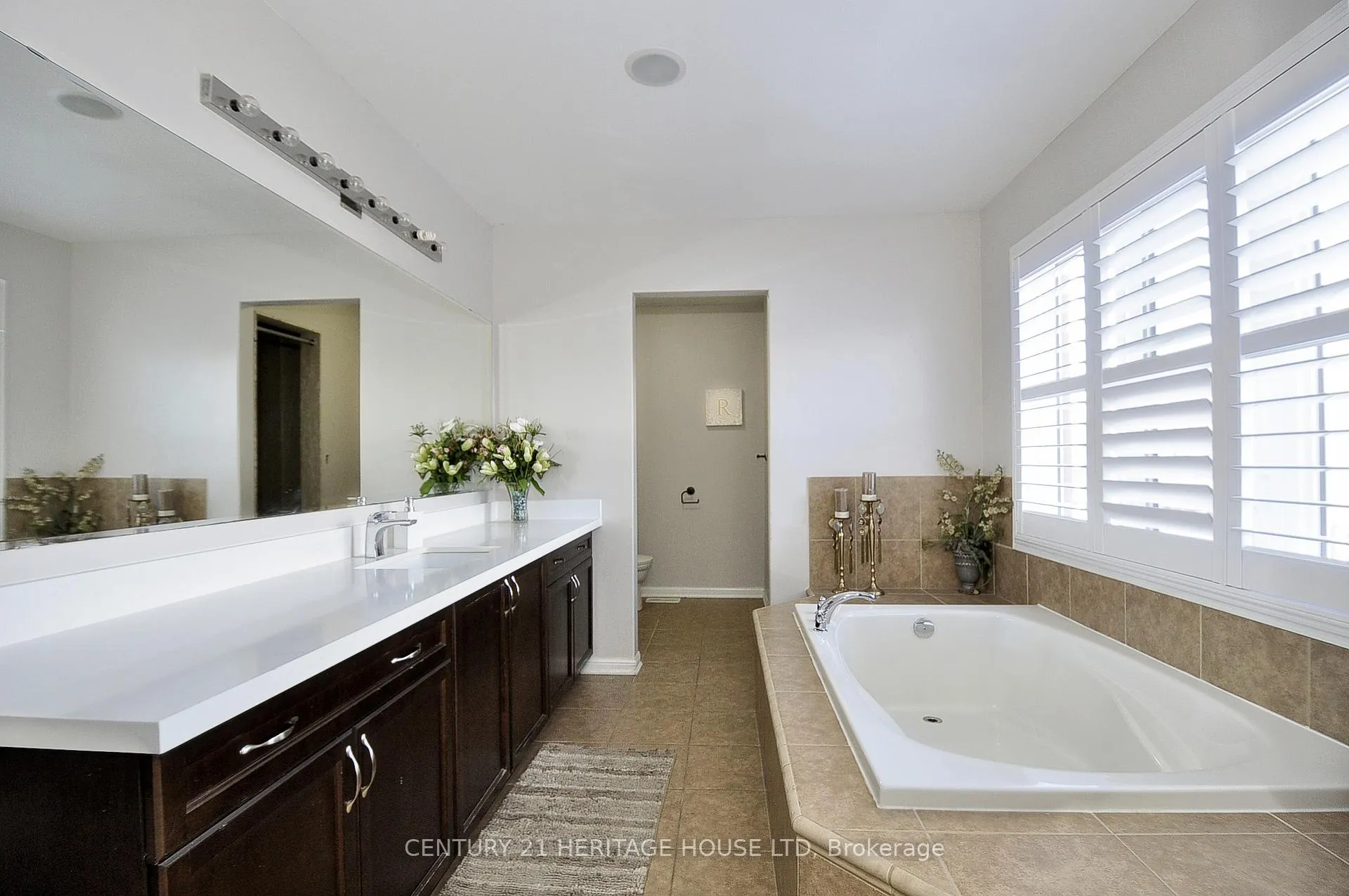 Photo 26 of 56 Henwood Drive S, Cambridge, Silver Heights — HOMEH