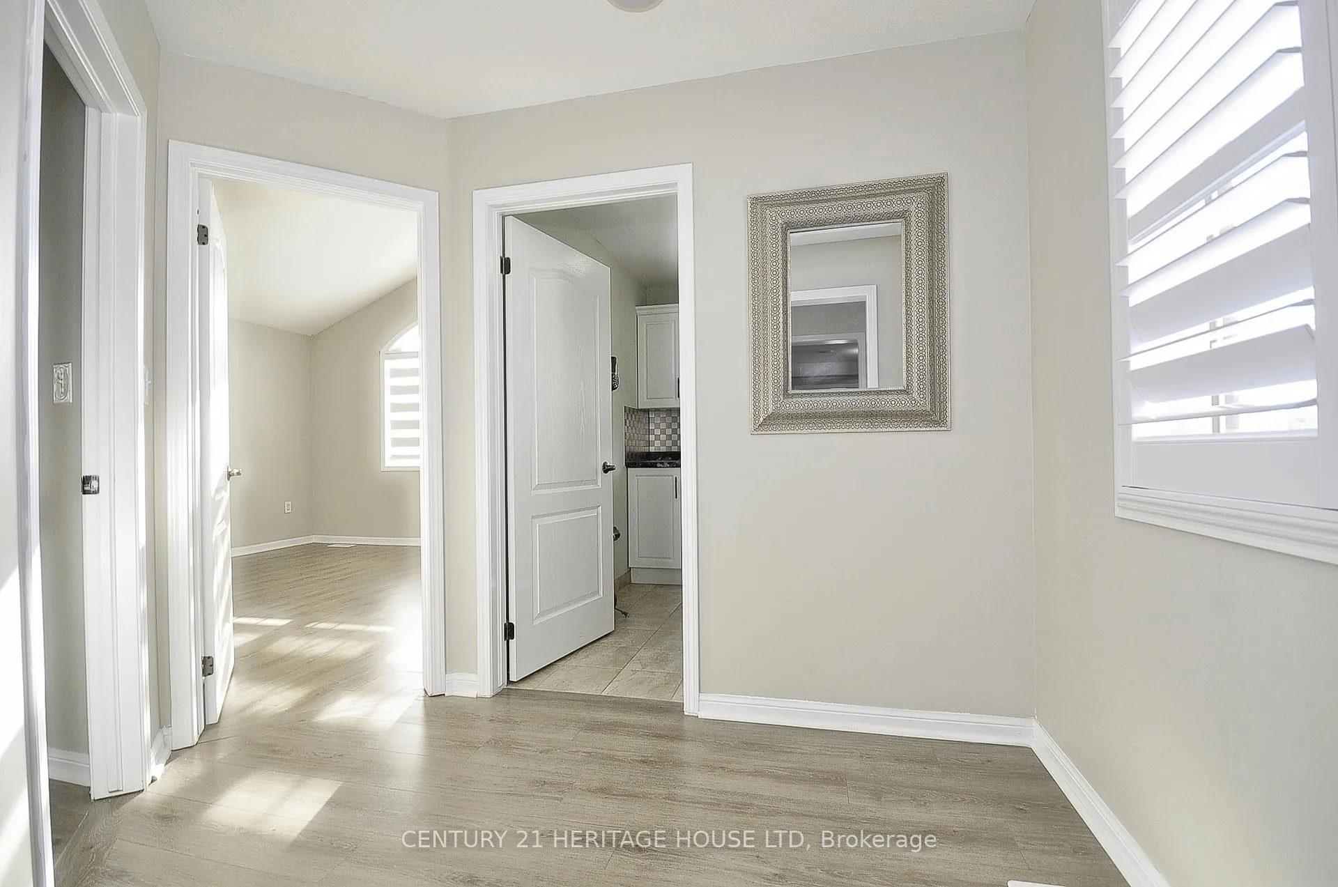 Photo 27 of 56 Henwood Drive S, Cambridge, Silver Heights — HOMEH