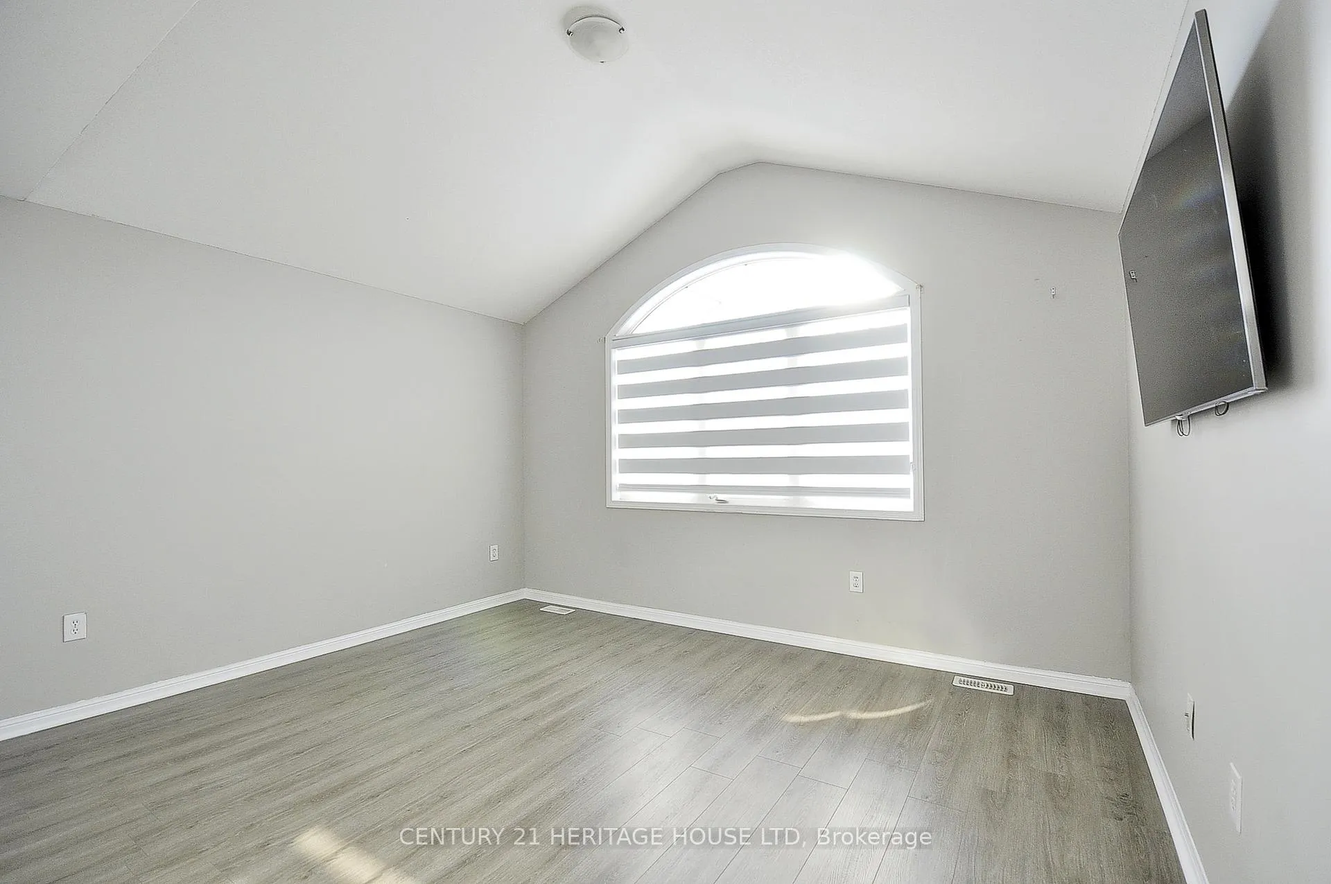Photo 30 of 56 Henwood Drive S, Cambridge, Silver Heights — HOMEH