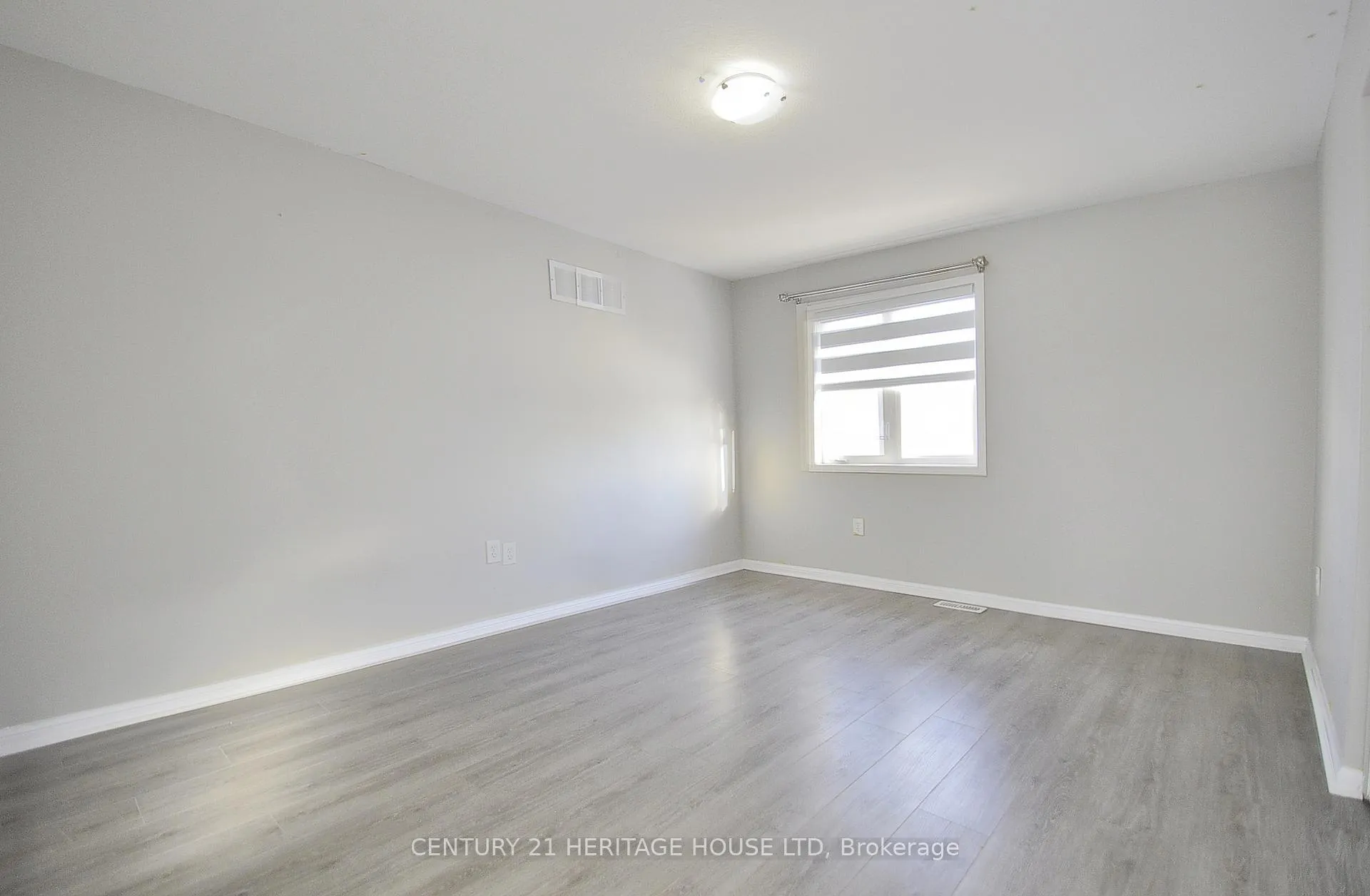 Photo 31 of 56 Henwood Drive S, Cambridge, Silver Heights — HOMEH