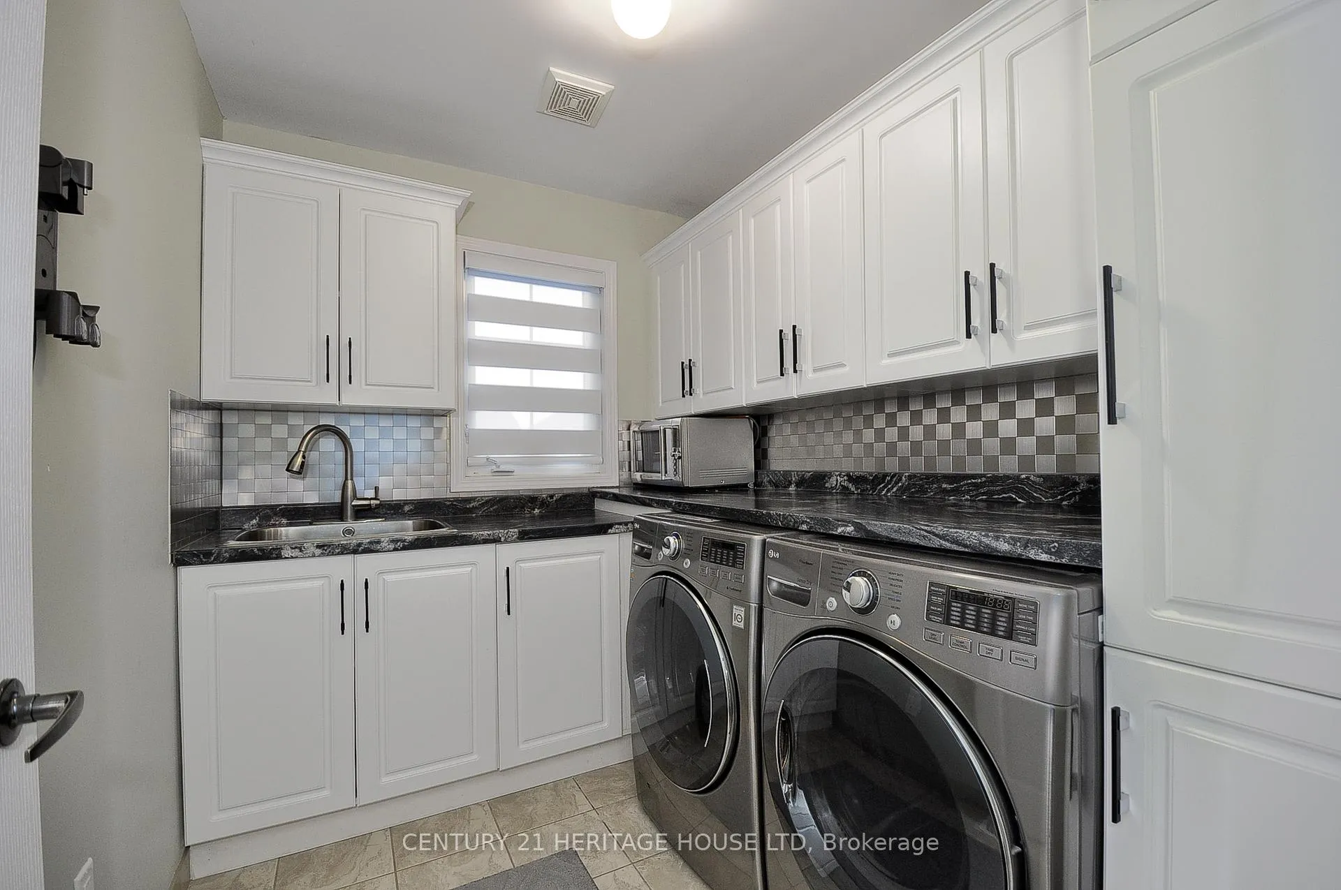 Photo 34 of 56 Henwood Drive S, Cambridge, Silver Heights — HOMEH