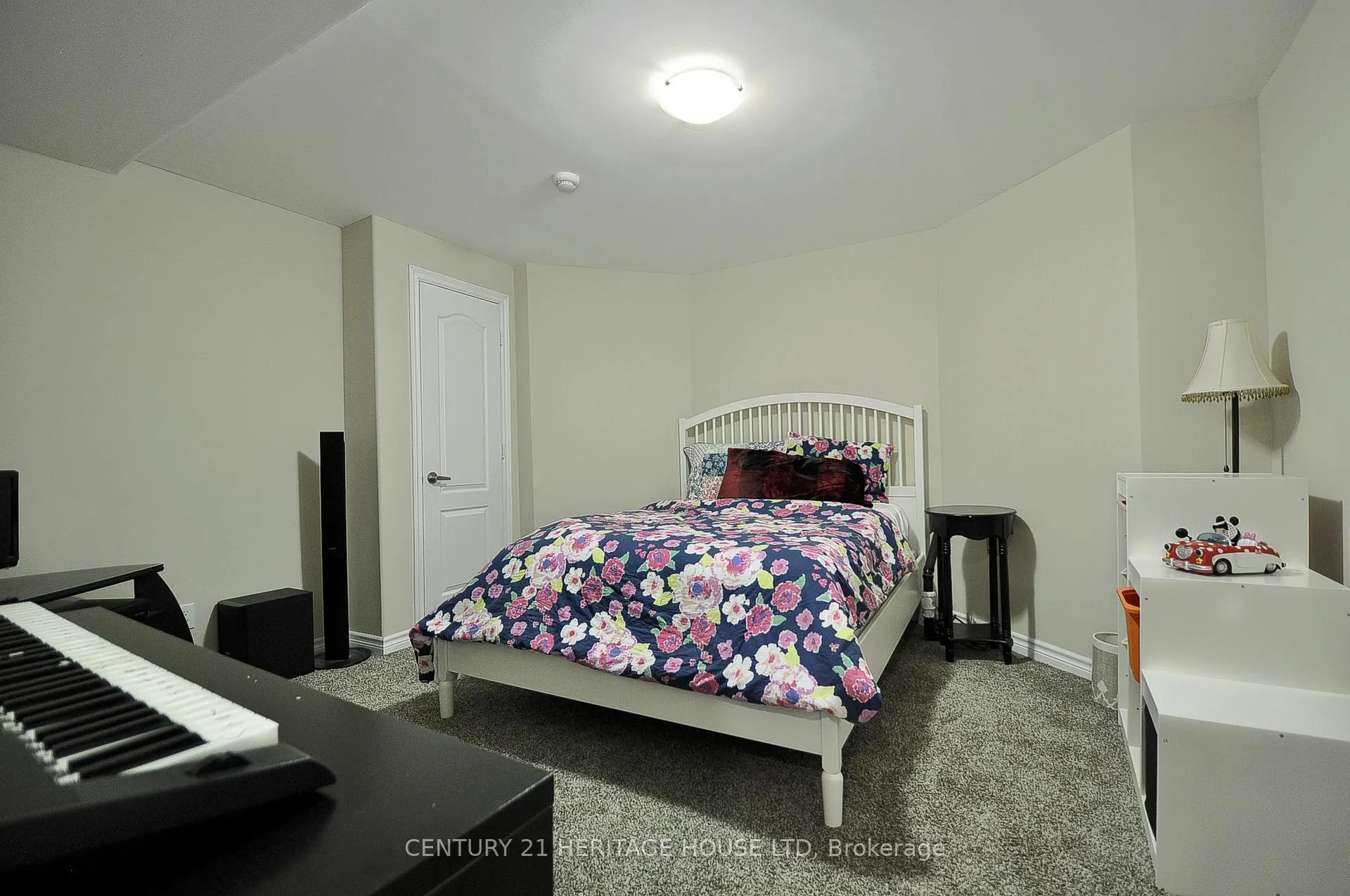 Photo 39 of 56 Henwood Drive S, Cambridge, Silver Heights — HOMEH