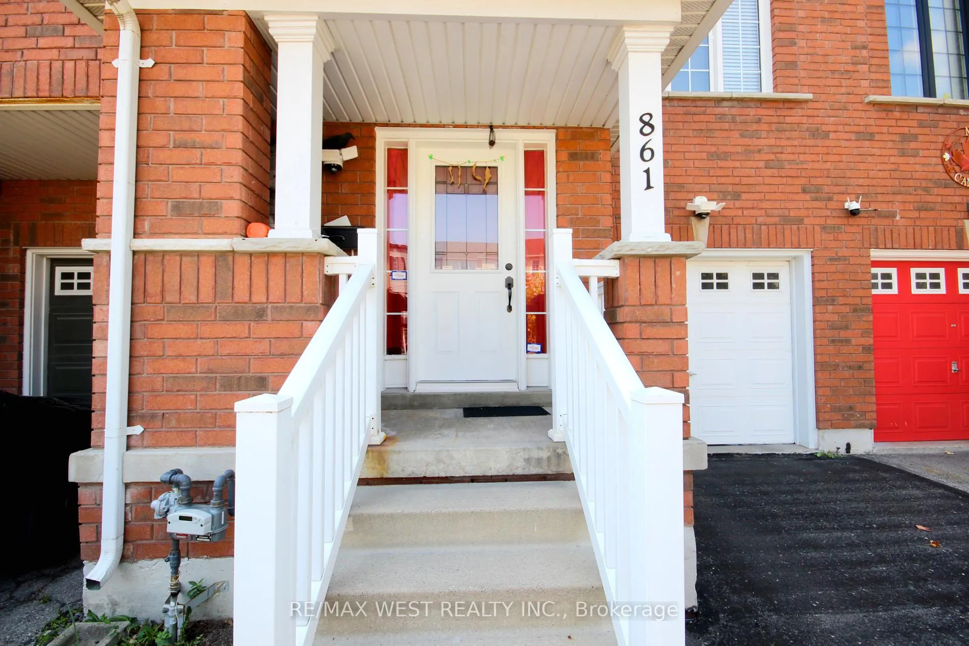 Photo 2 of 861 Bourne Crescent, Oshawa, Lakeview — HOMEH