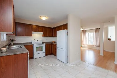 Photo 10 of 861 Bourne Crescent, Oshawa, Lakeview — HOMEH