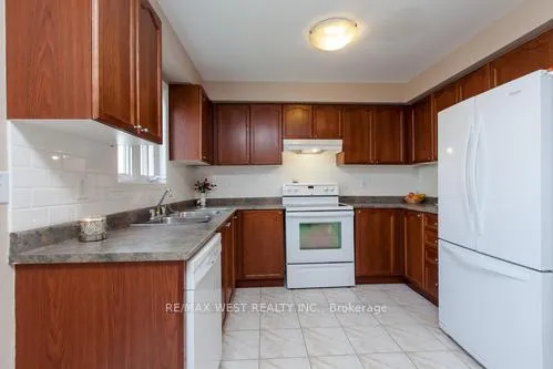 Photo 14 of 861 Bourne Crescent, Oshawa, Lakeview — HOMEH