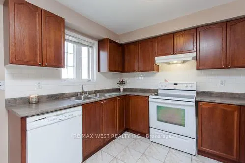 Photo 15 of 861 Bourne Crescent, Oshawa, Lakeview — HOMEH