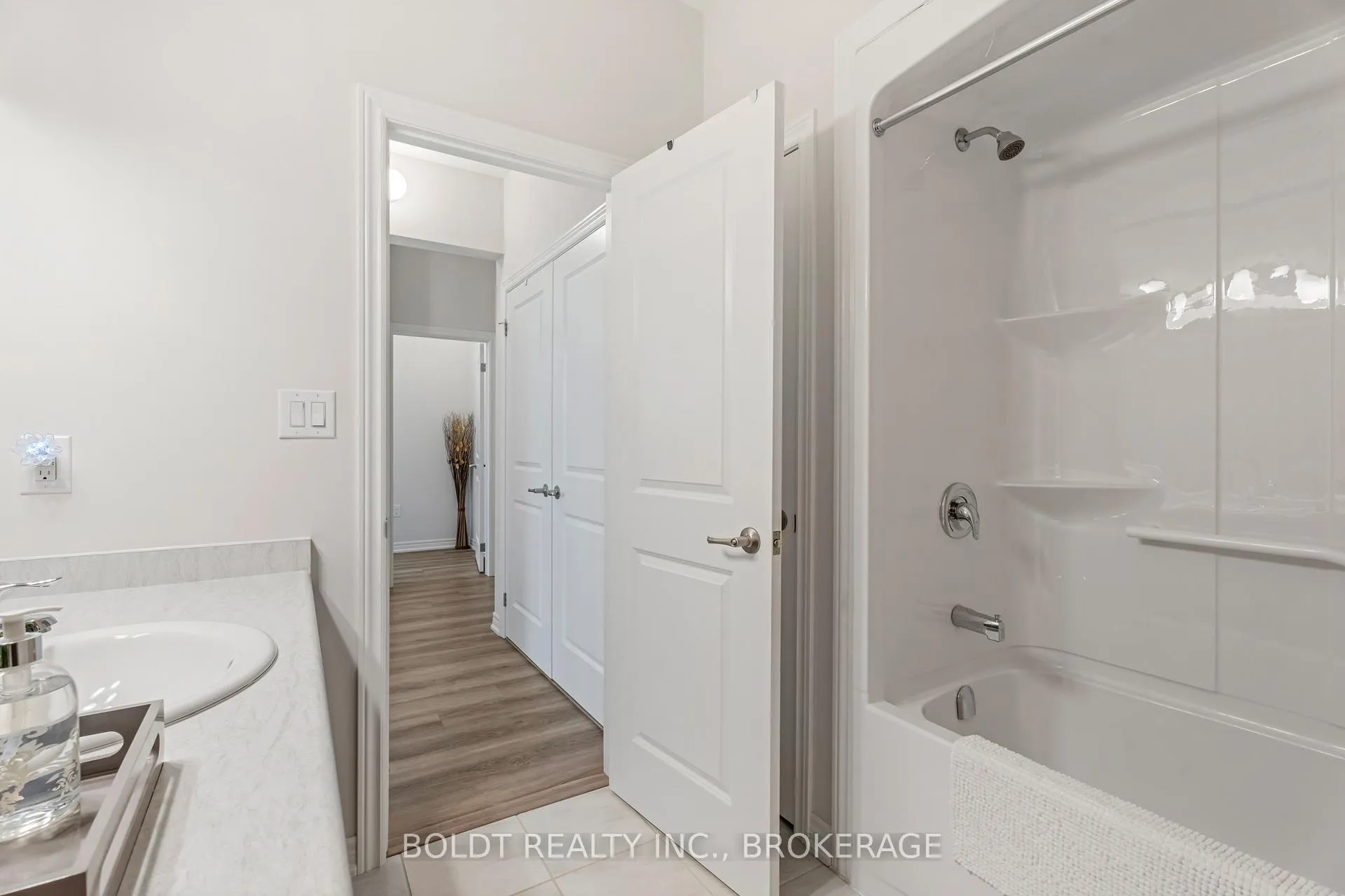 Photo 7 of 80 Summersides Boulevard, Pelham, Fonthill — HOMEH