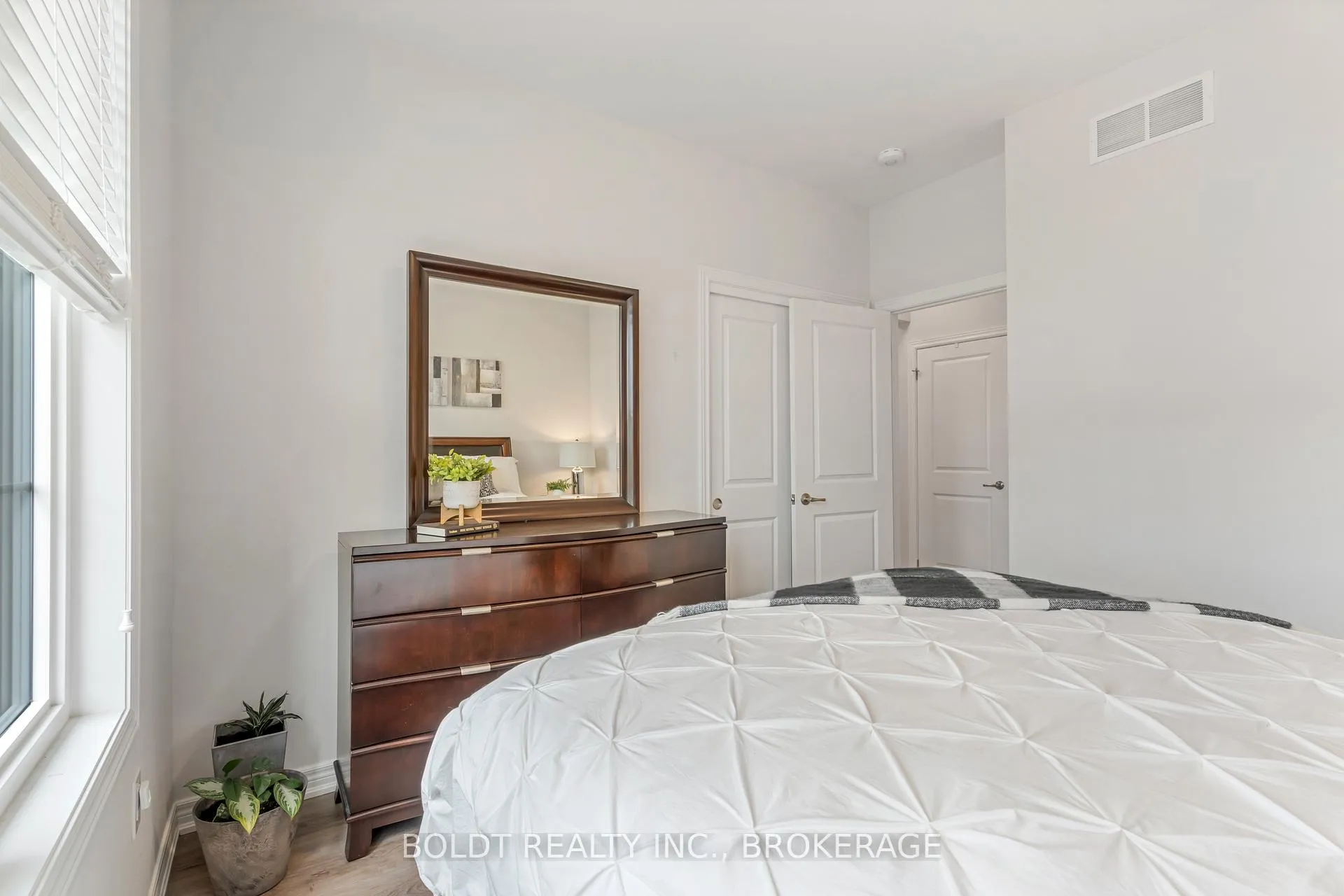 Photo 9 of 80 Summersides Boulevard, Pelham, Fonthill — HOMEH
