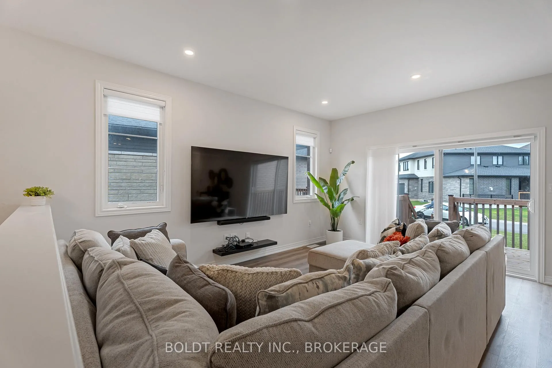 Photo 15 of 80 Summersides Boulevard, Pelham, Fonthill — HOMEH
