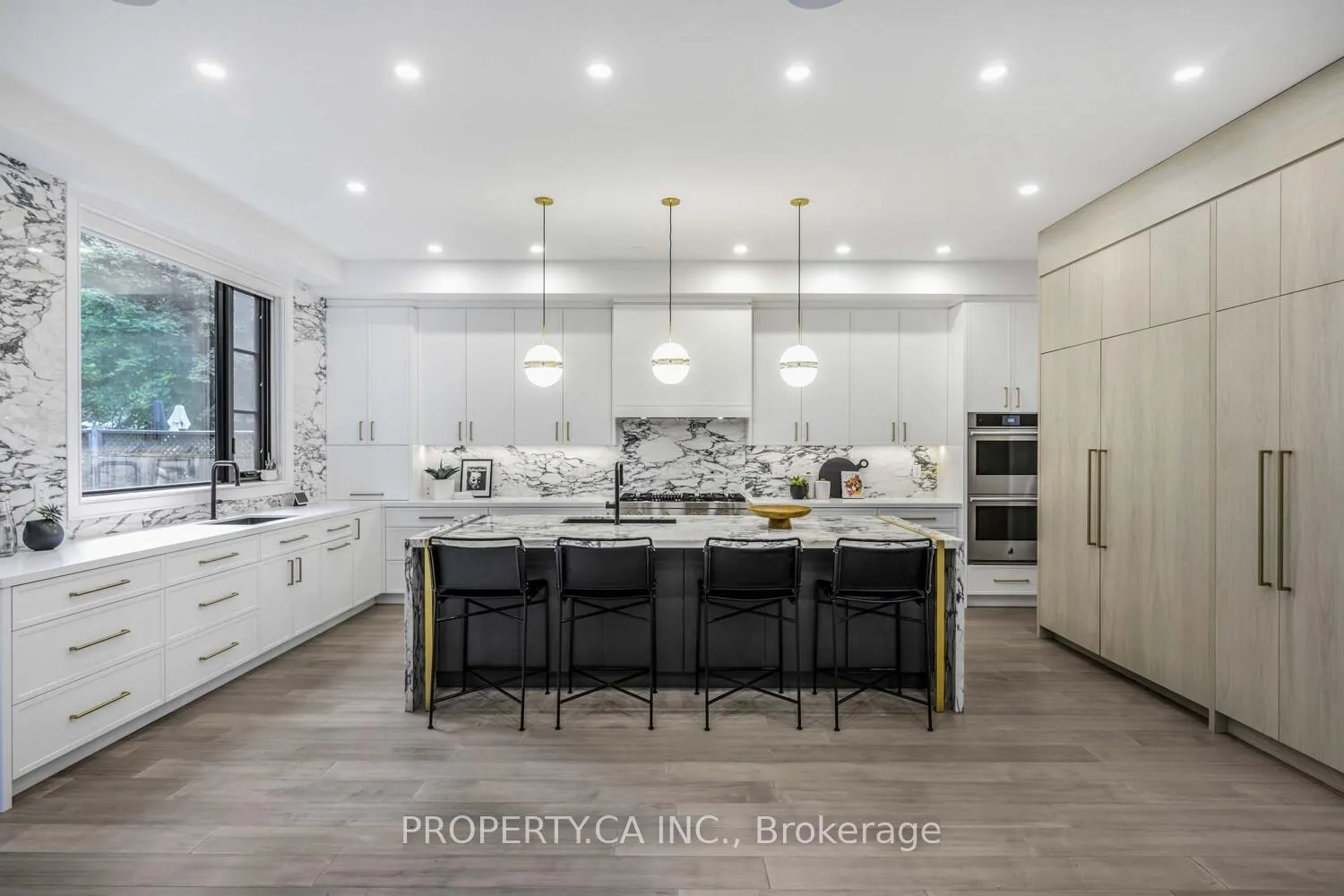 Photo 2 of 8 Manor Haven Road, Toronto, Englemount-Lawrence — HOMEH