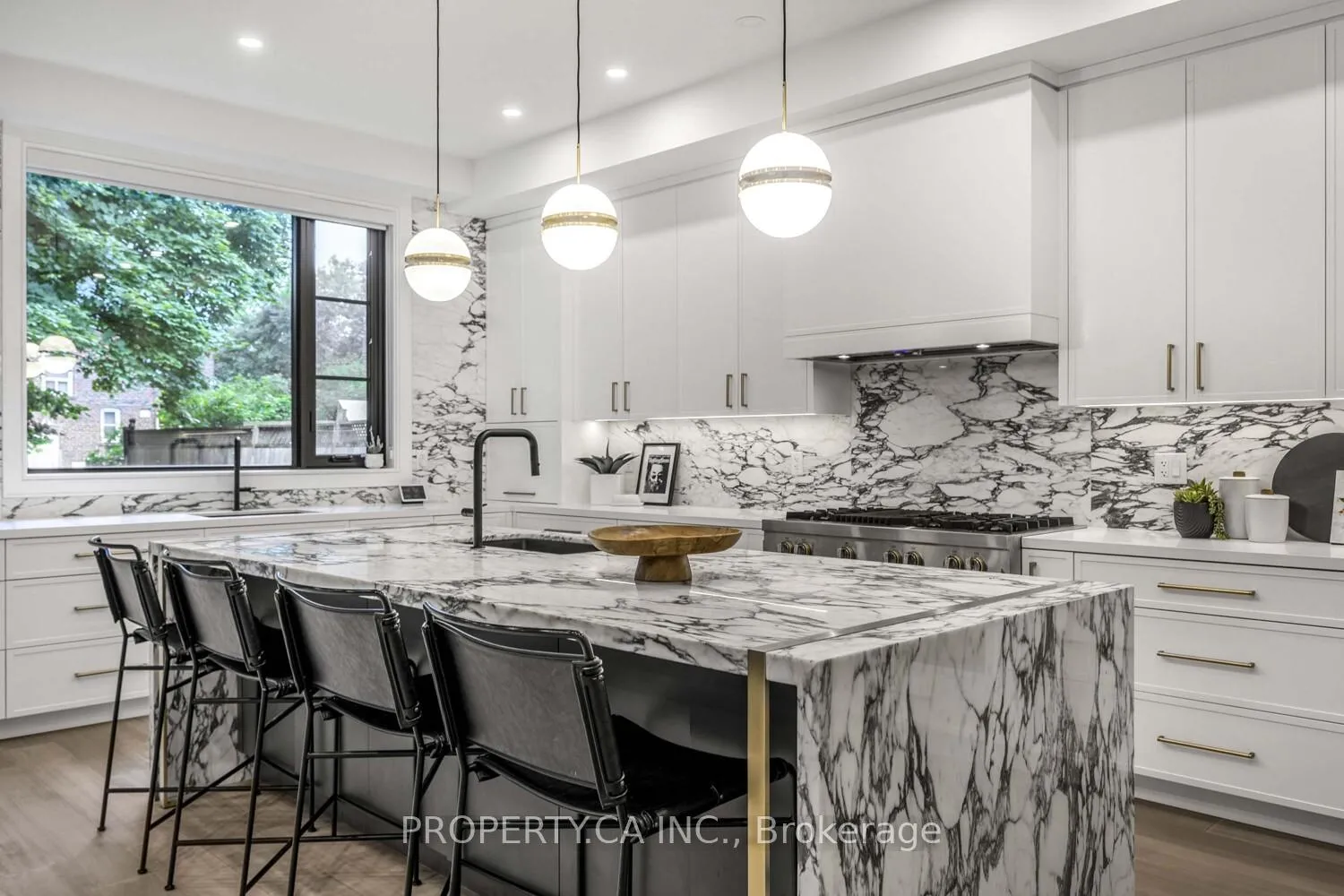 Photo 6 of 8 Manor Haven Road, Toronto, Englemount-Lawrence — HOMEH