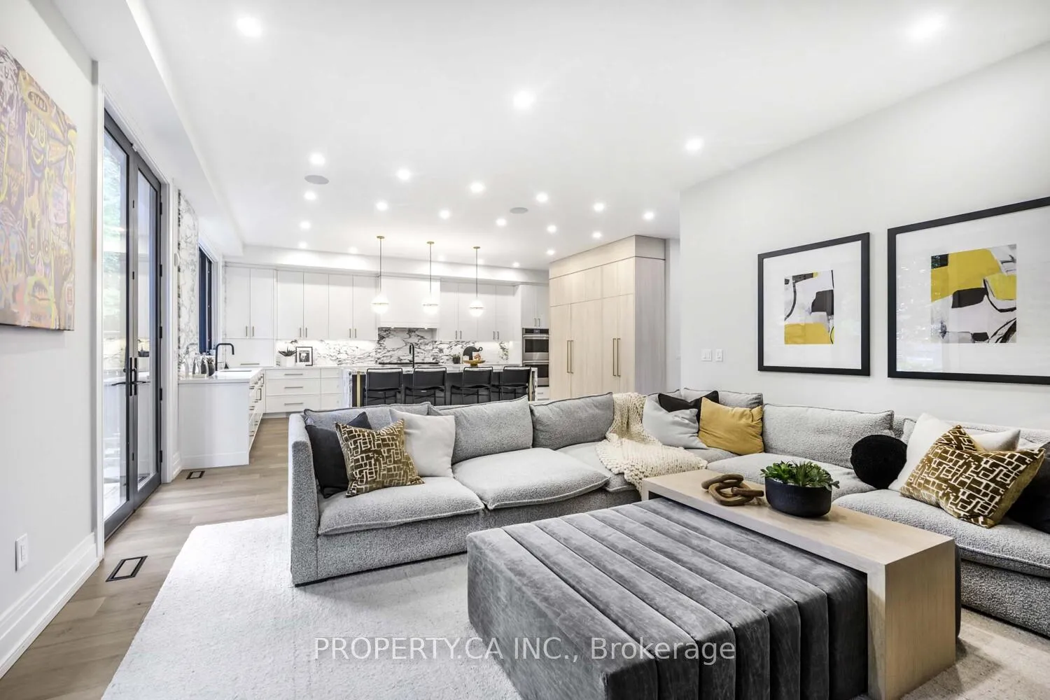 Photo 10 of 8 Manor Haven Road, Toronto, Englemount-Lawrence — HOMEH