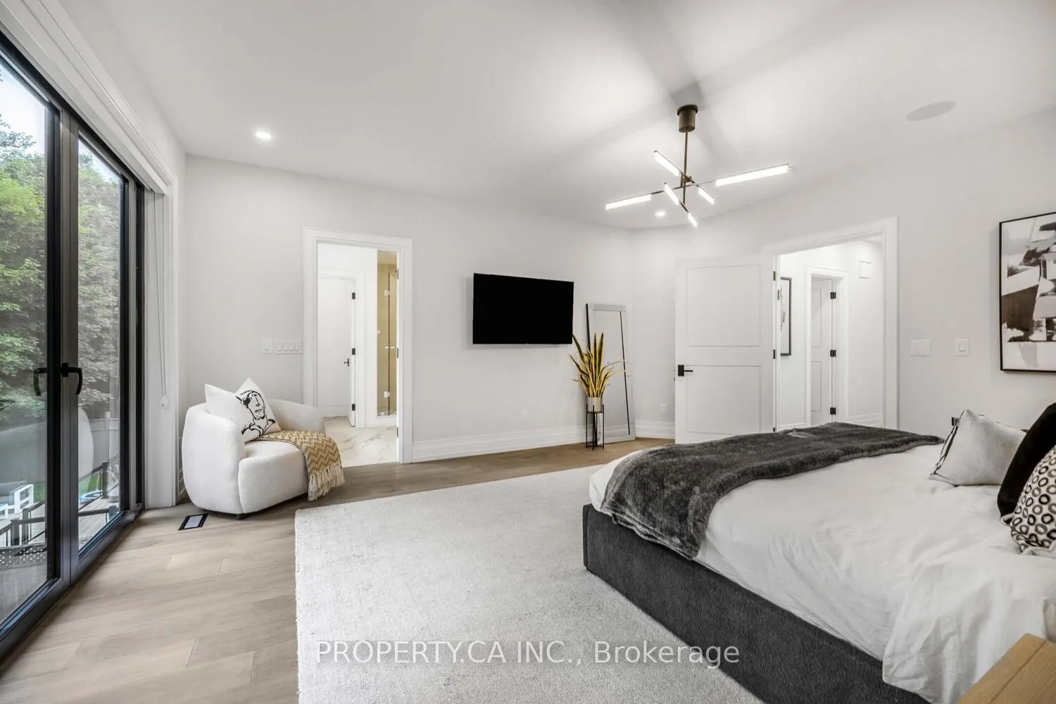 Photo 15 of 8 Manor Haven Road, Toronto, Englemount-Lawrence — HOMEH