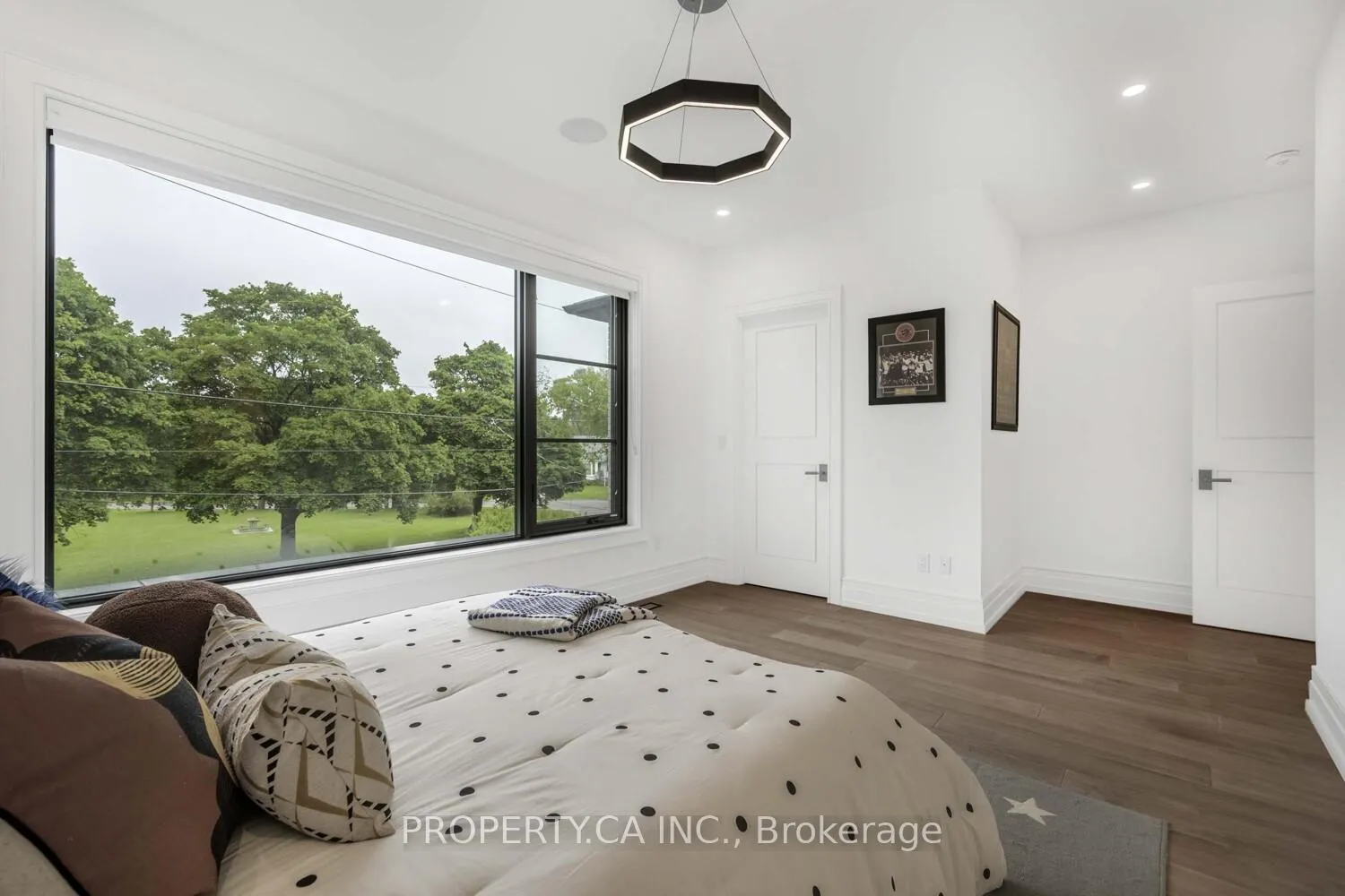 Photo 23 of 8 Manor Haven Road, Toronto, Englemount-Lawrence — HOMEH