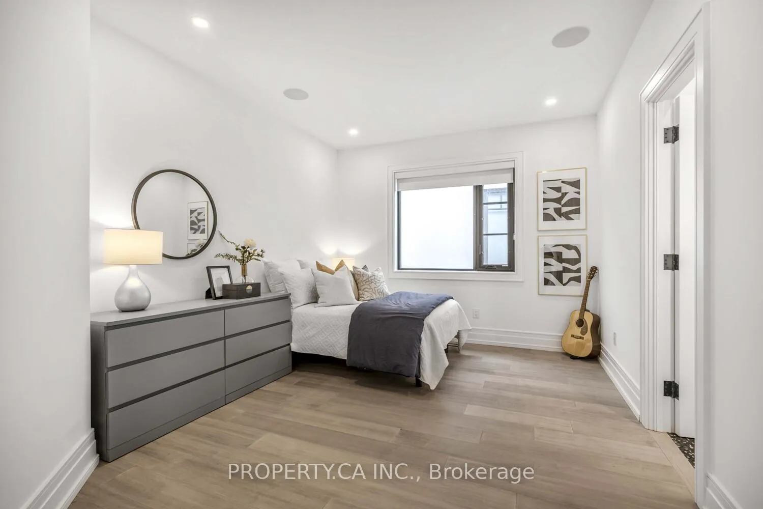 Photo 25 of 8 Manor Haven Road, Toronto, Englemount-Lawrence — HOMEH