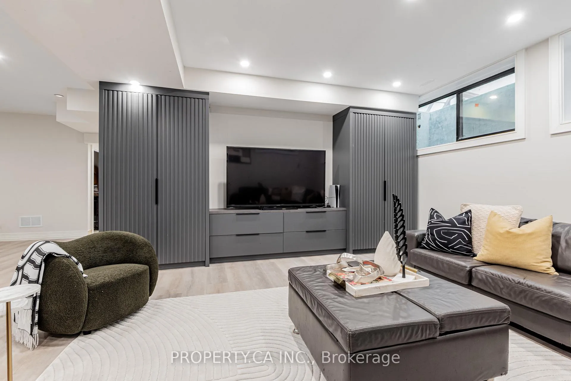 Photo 31 of 8 Manor Haven Road, Toronto, Englemount-Lawrence — HOMEH