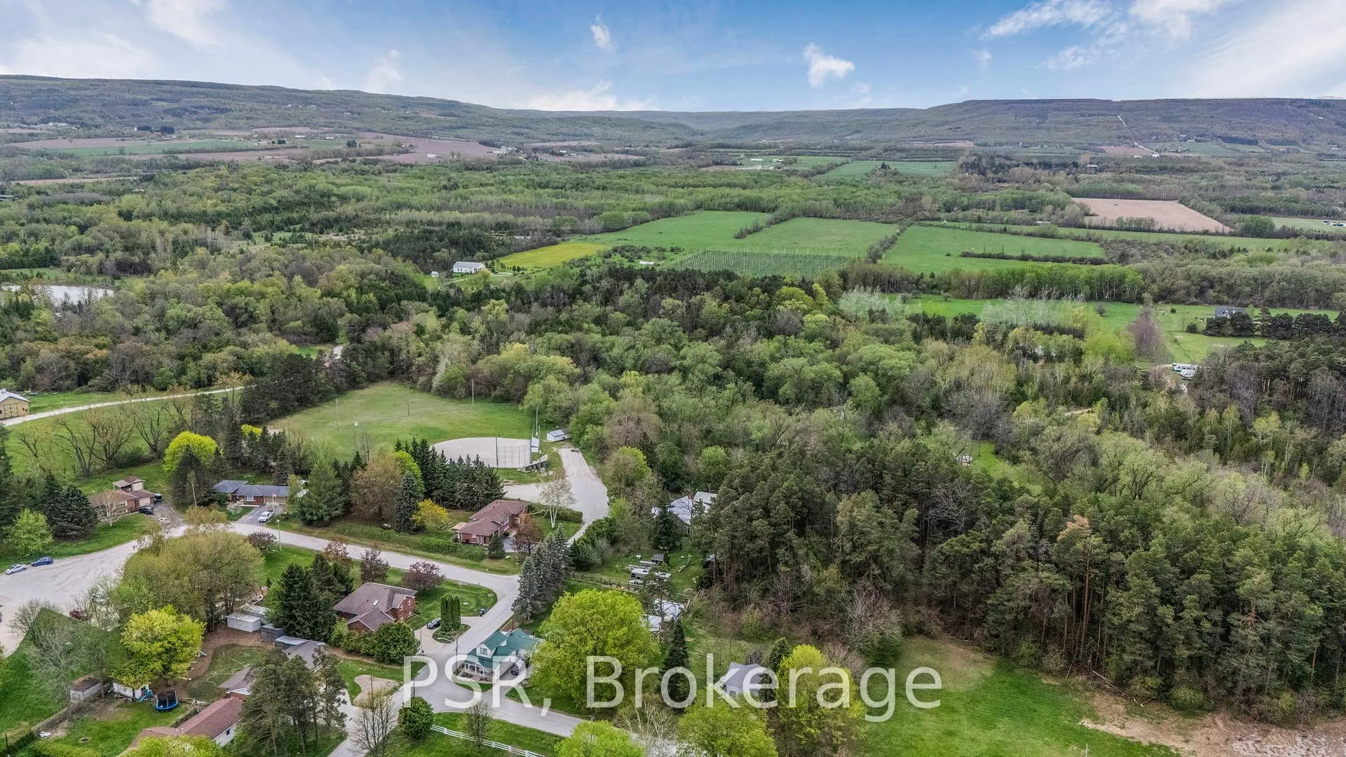 Photo 31 of 4147 County 124 Road, Clearview, Nottawa — HOMEH