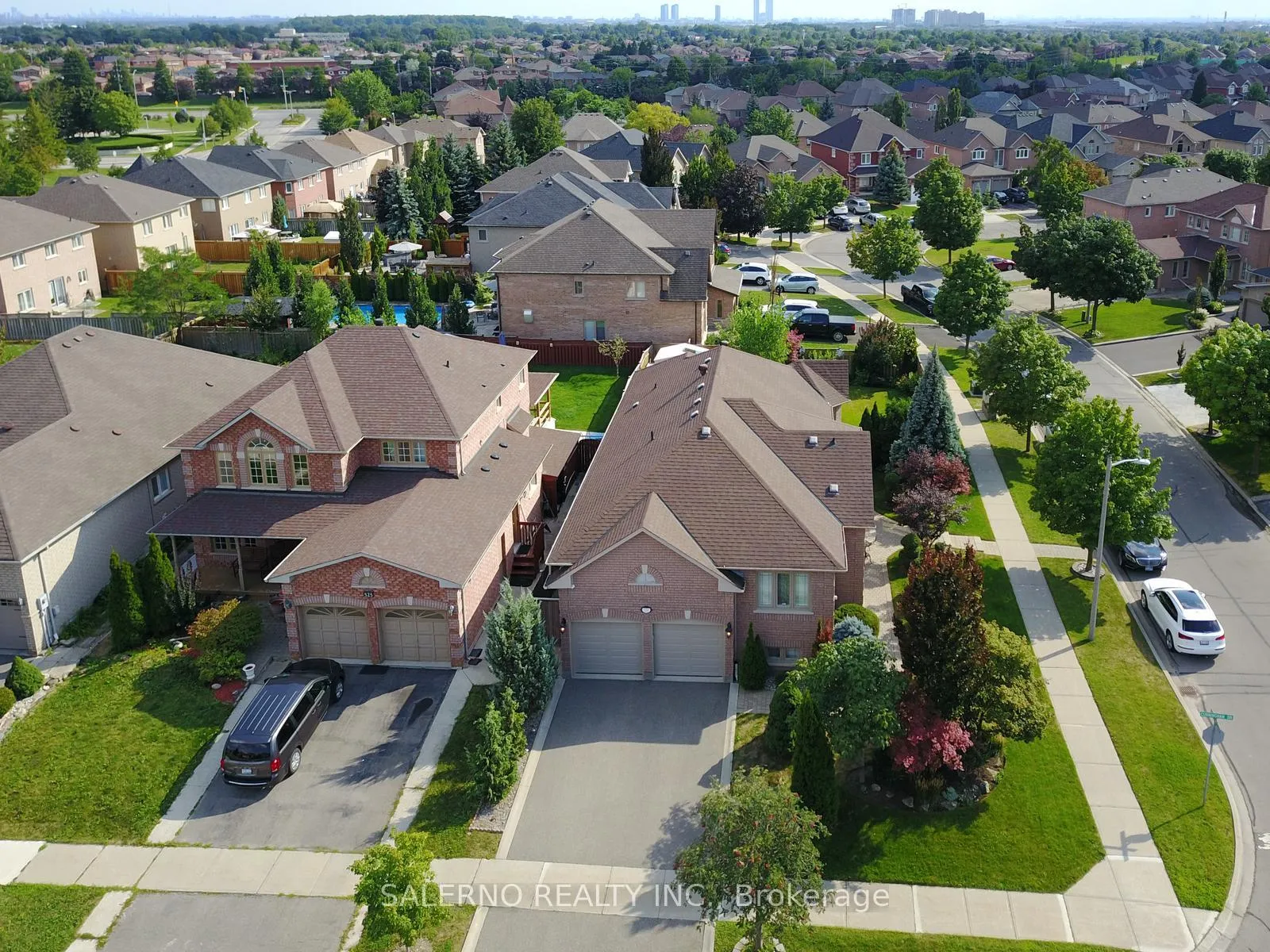 Photo 1 of 521 Cunningham Drive, Vaughan, Maple — HOMEH